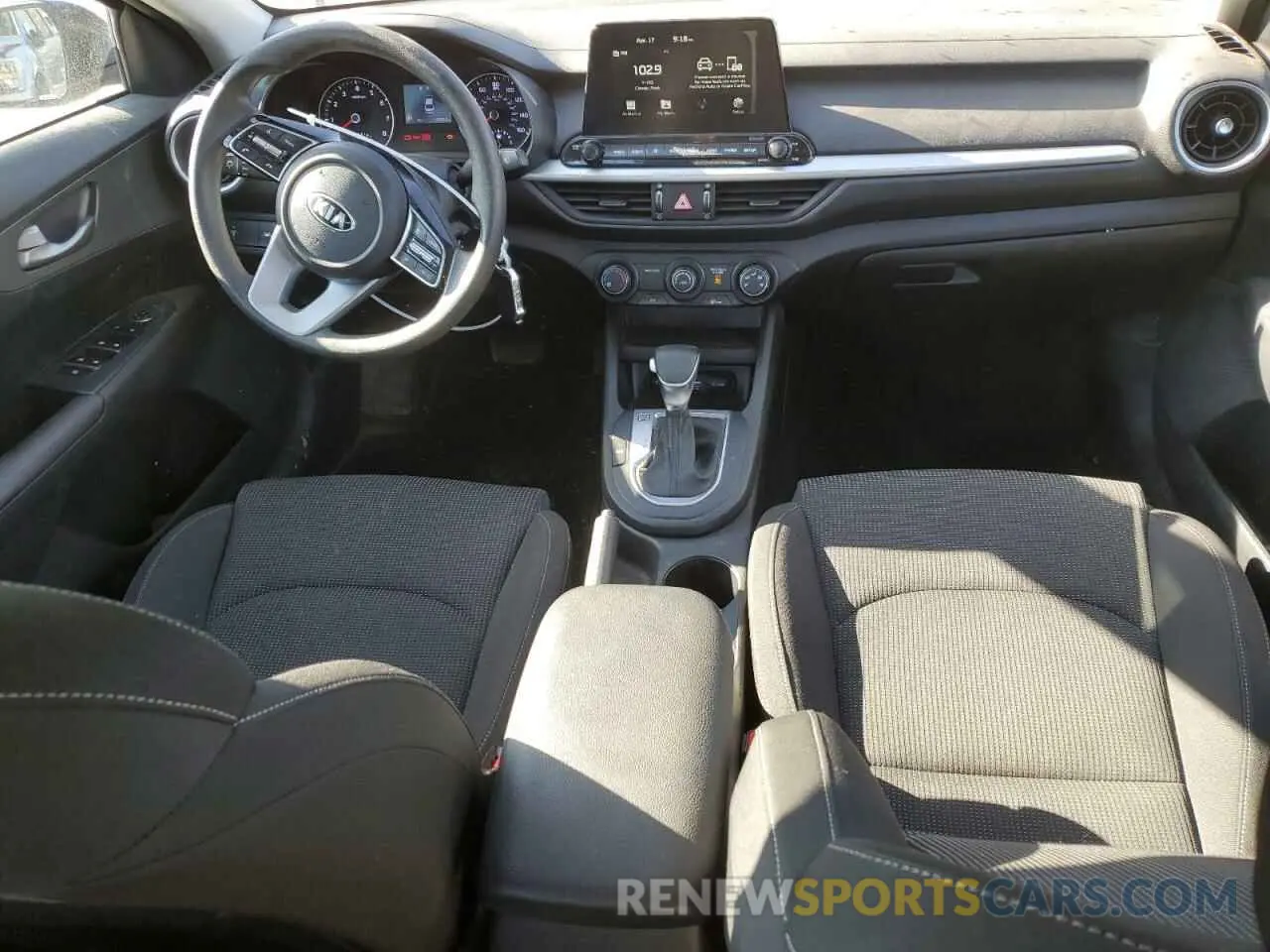 8 fotografías del automóvil dañado 3KPF24AD0LE229156 KIA FORTE 2020