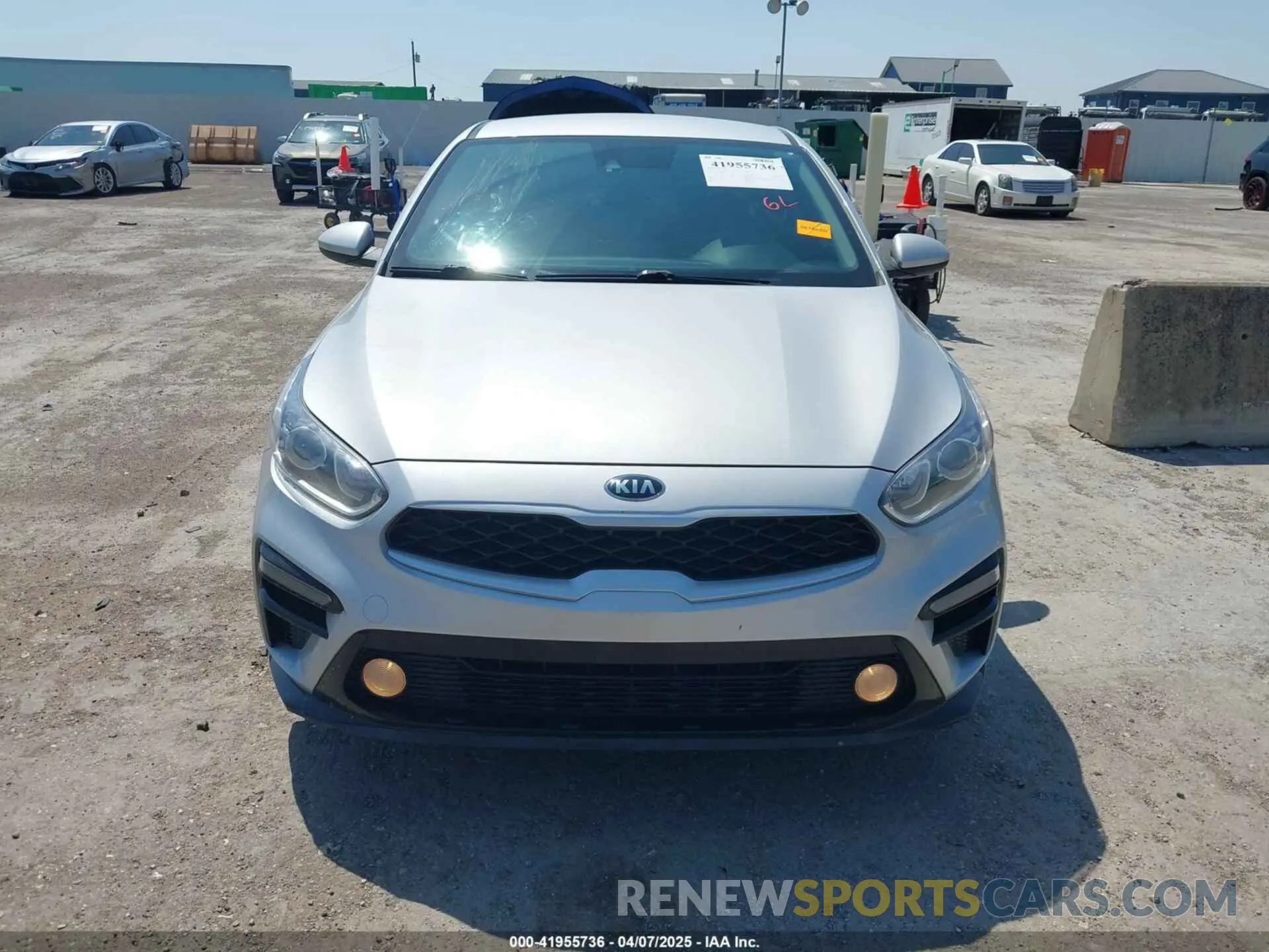 12 fotografías del automóvil dañado 3KPF24AD0LE236513 KIA FORTE 2020