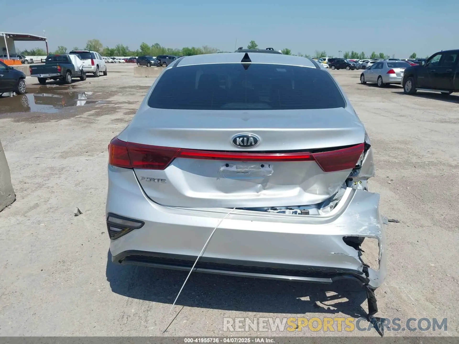 16 fotografías del automóvil dañado 3KPF24AD0LE236513 KIA FORTE 2020