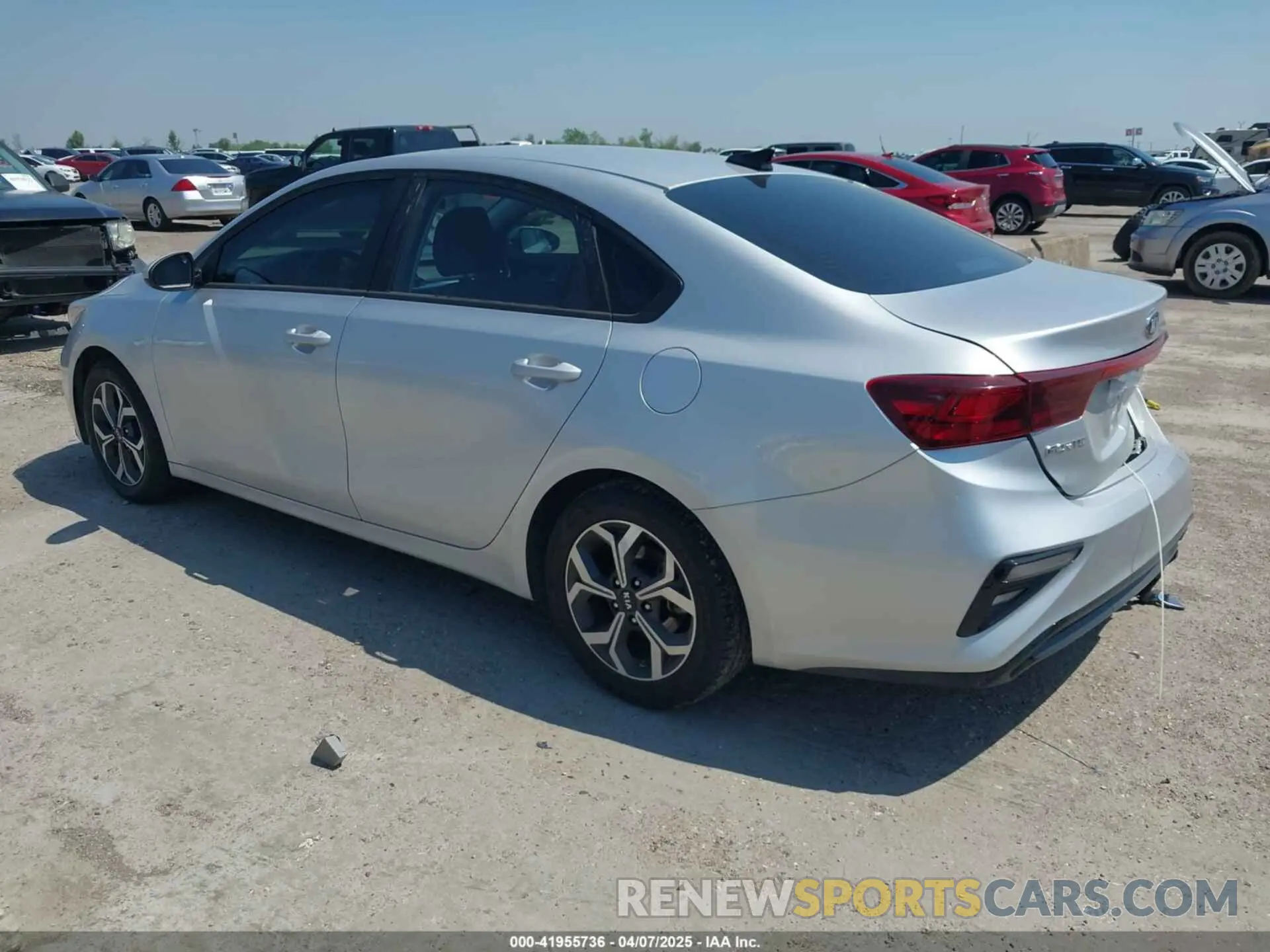 3 fotografías del automóvil dañado 3KPF24AD0LE236513 KIA FORTE 2020