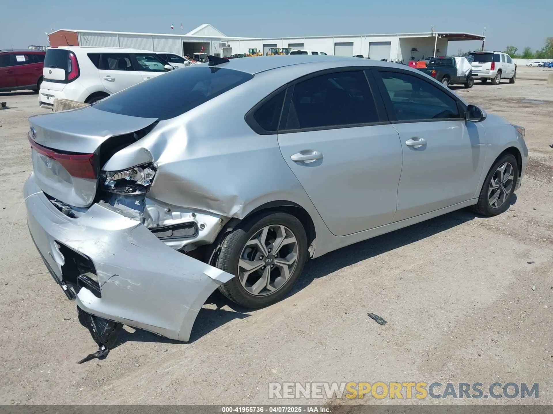 4 fotografías del automóvil dañado 3KPF24AD0LE236513 KIA FORTE 2020