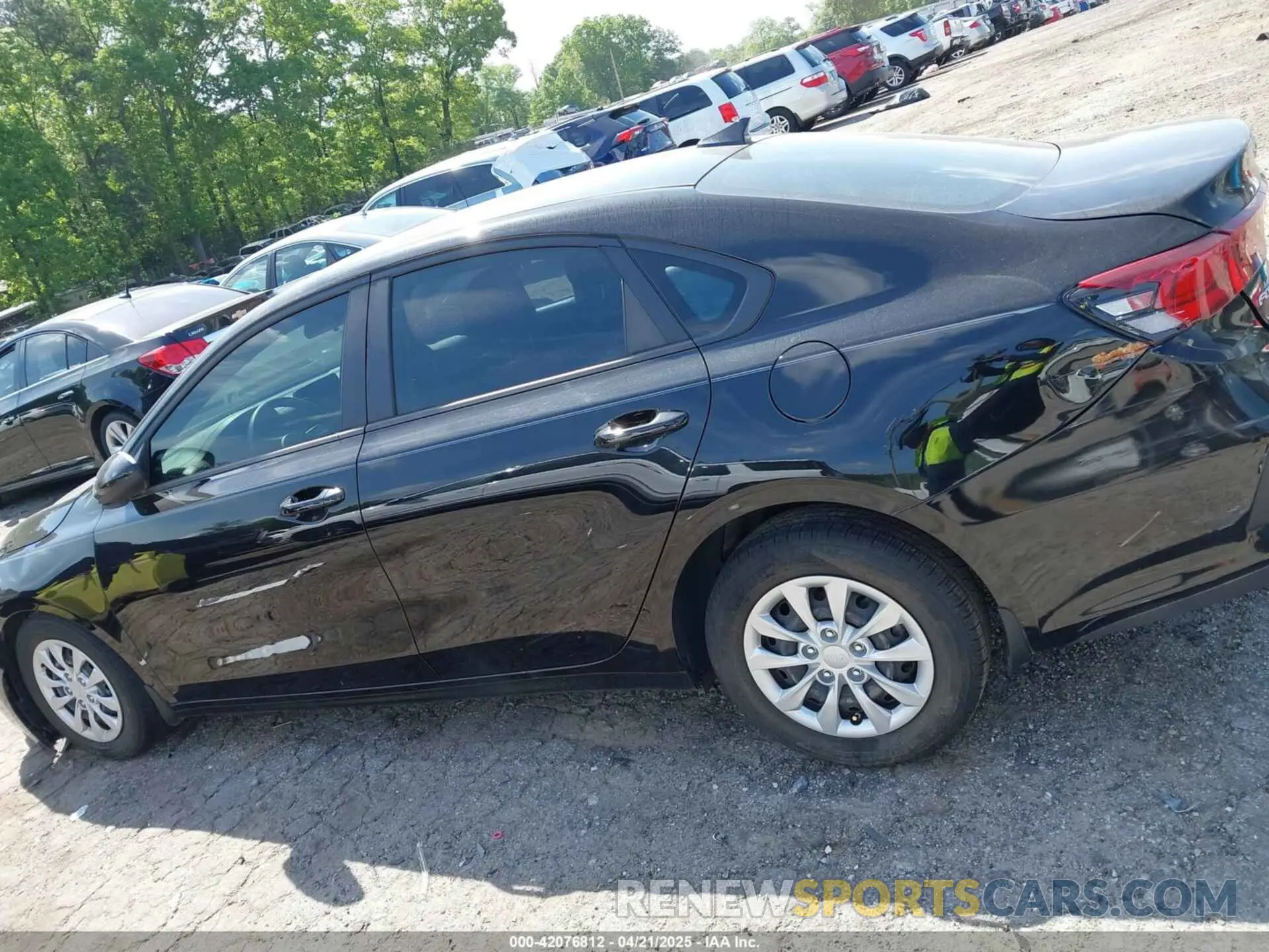 14 fotografías del automóvil dañado 3KPF24AD1LE142771 KIA FORTE 2020
