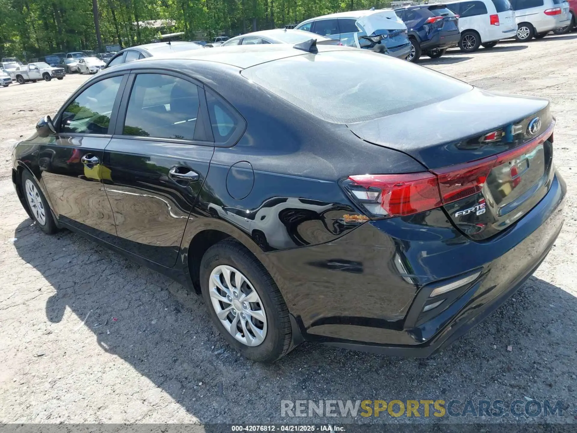 3 fotografías del automóvil dañado 3KPF24AD1LE142771 KIA FORTE 2020