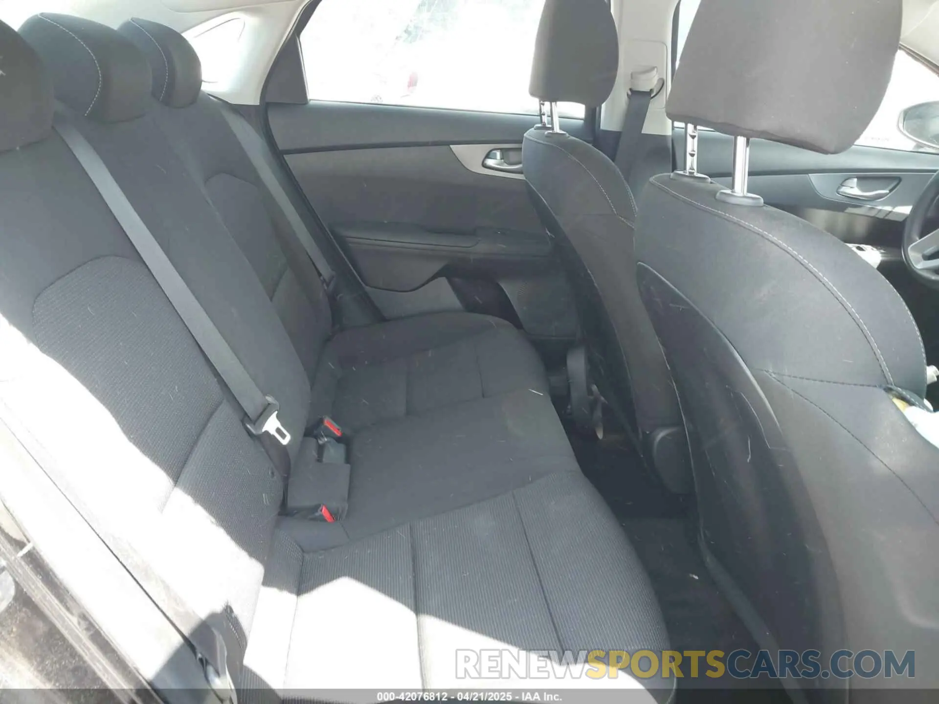 8 fotografías del automóvil dañado 3KPF24AD1LE142771 KIA FORTE 2020