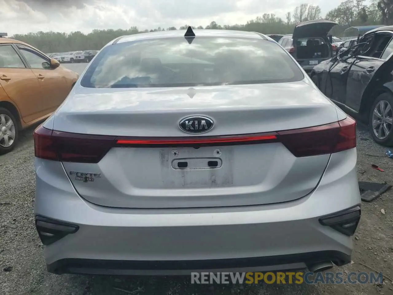 6 fotografías del automóvil dañado 3KPF24AD1LE148201 KIA FORTE 2020