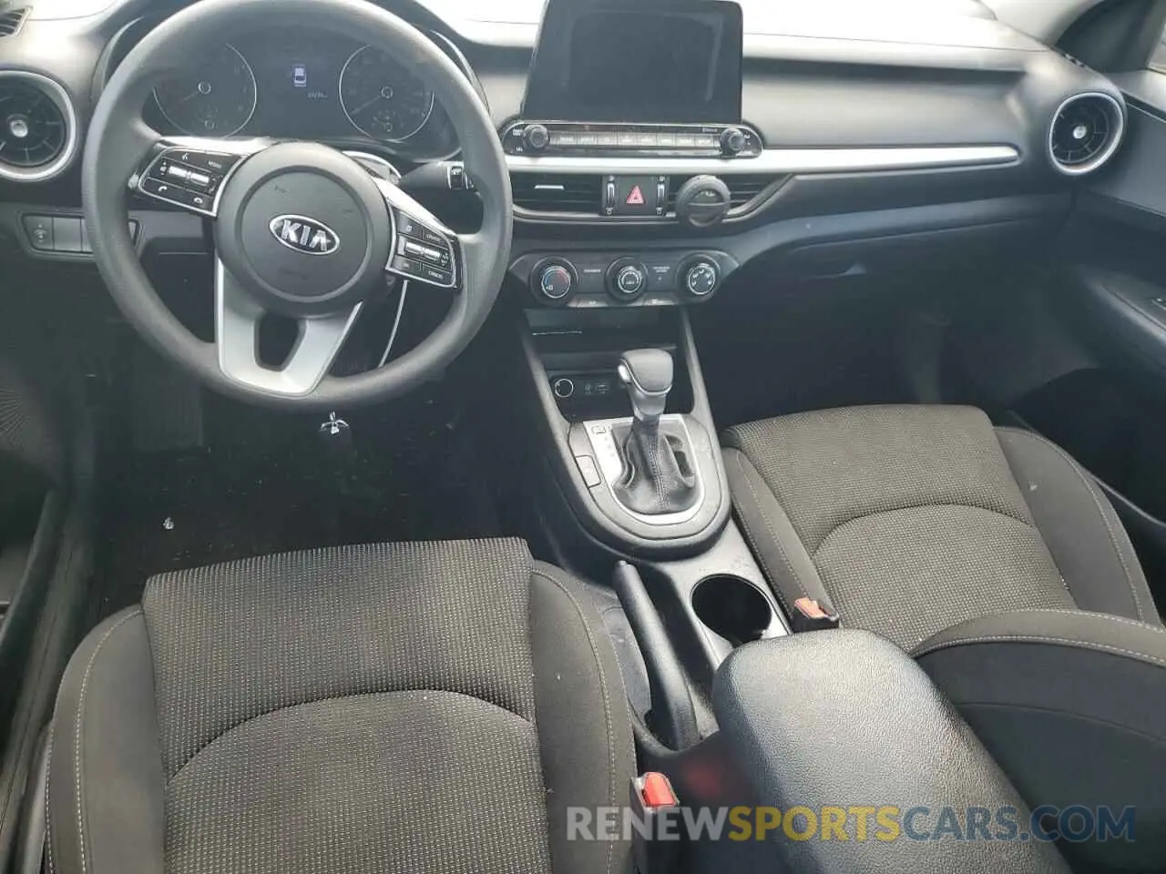 8 fotografías del automóvil dañado 3KPF24AD1LE148201 KIA FORTE 2020