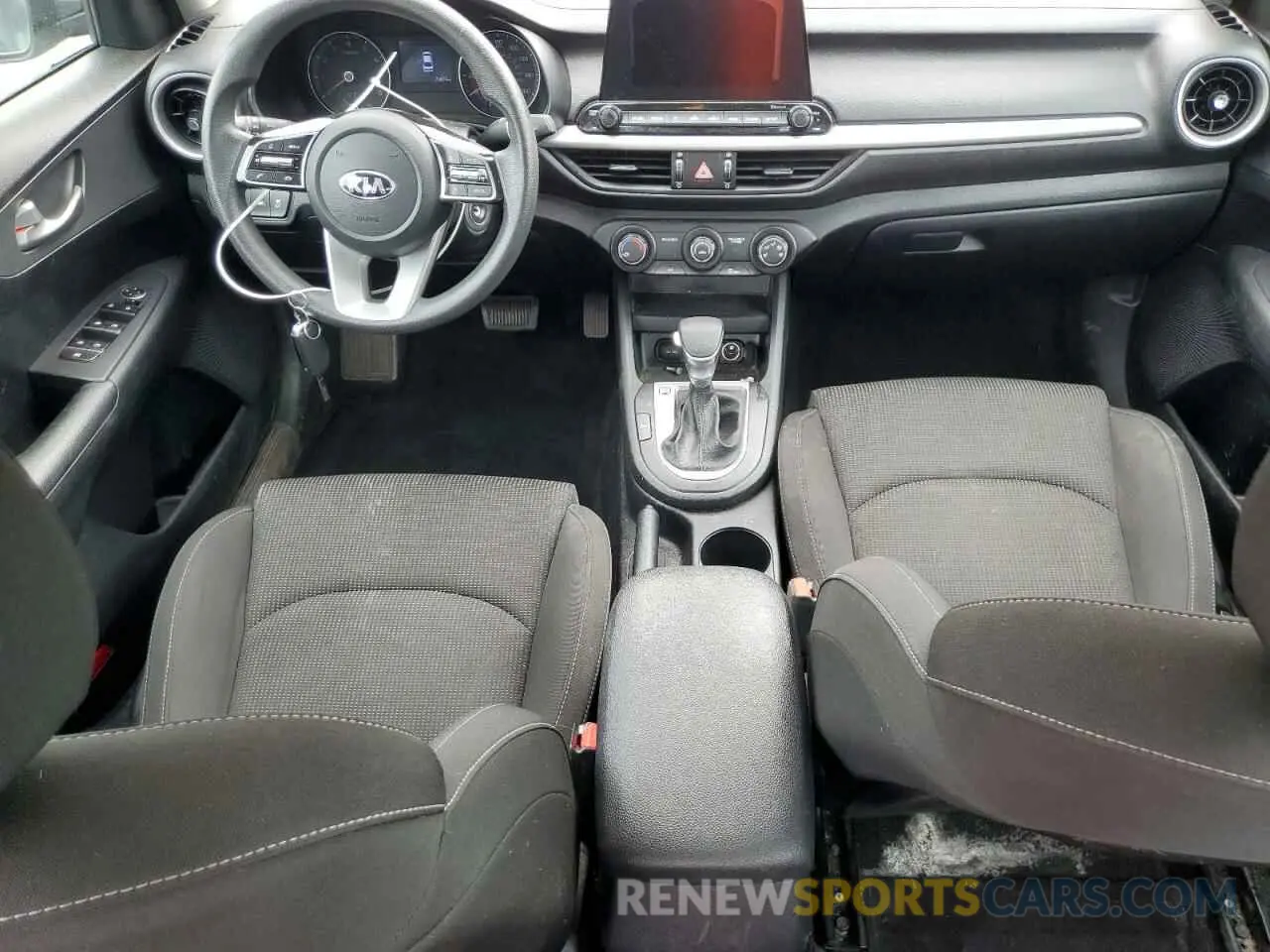 8 fotografías del automóvil dañado 3KPF24AD1LE174815 KIA FORTE 2020