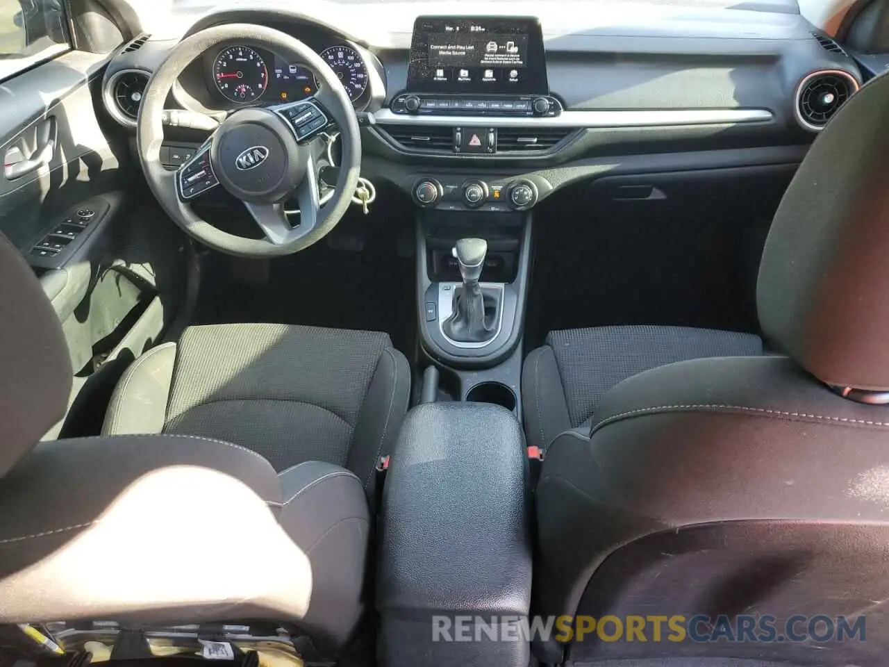 8 fotografías del automóvil dañado 3KPF24AD1LE186558 KIA FORTE 2020