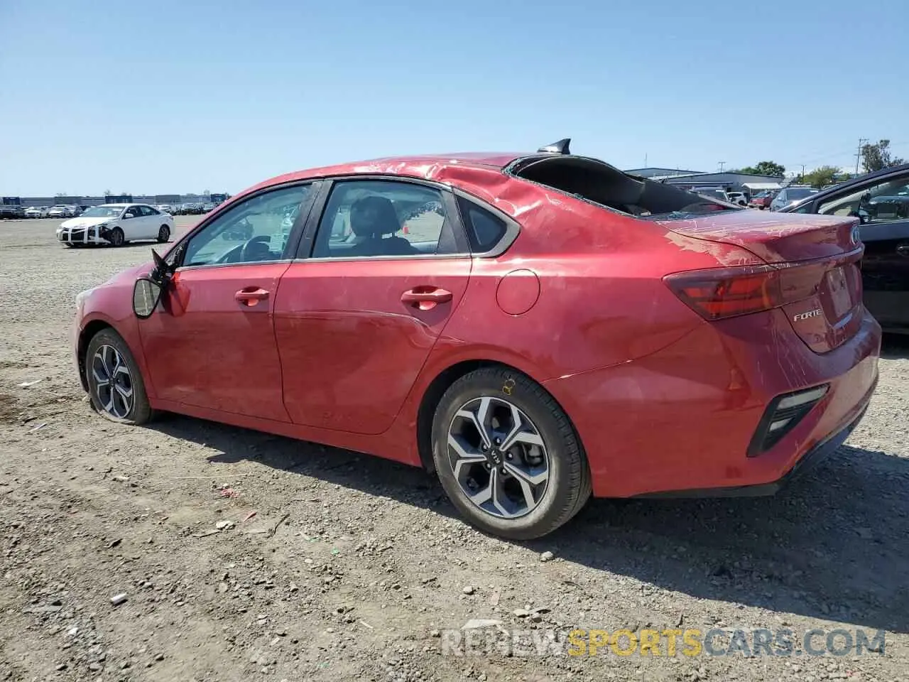 2 fotografías del automóvil dañado 3KPF24AD1LE193512 KIA FORTE 2020
