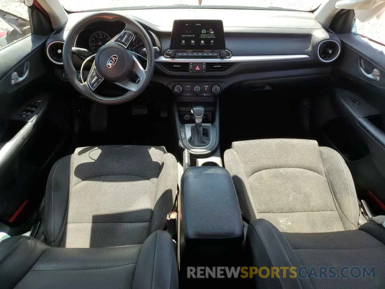 8 fotografías del automóvil dañado 3KPF24AD1LE193512 KIA FORTE 2020