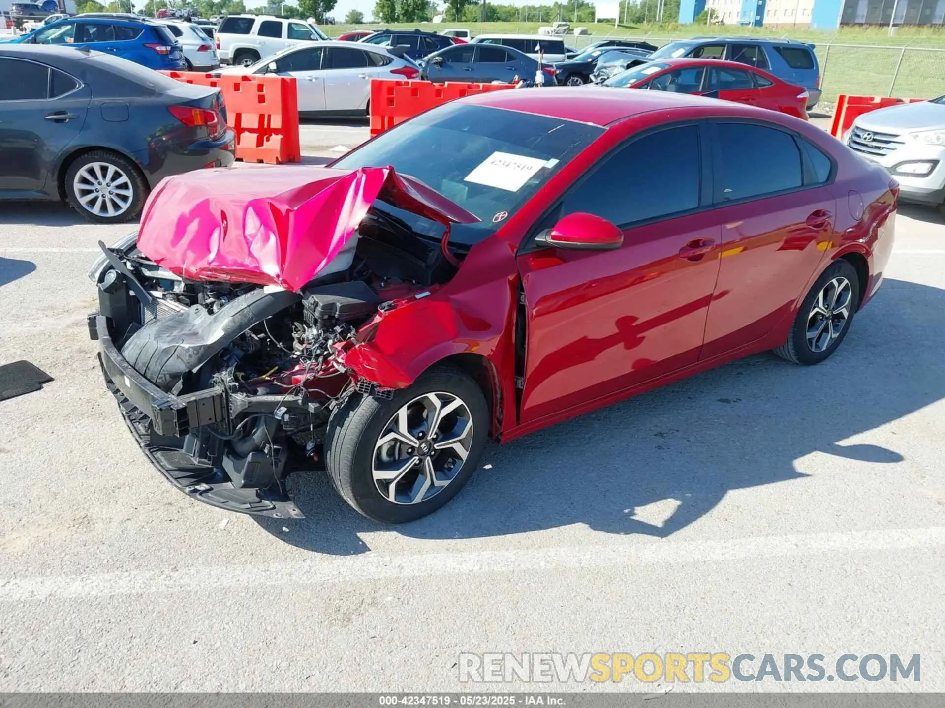 2 fotografías del automóvil dañado 3KPF24AD1LE201494 KIA FORTE 2020