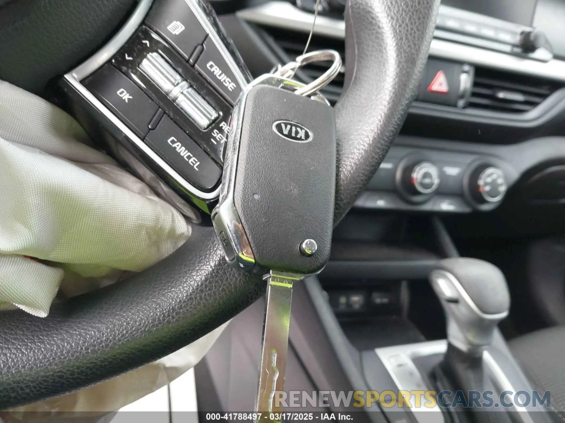 11 fotografías del automóvil dañado 3KPF24AD1LE224130 KIA FORTE 2020