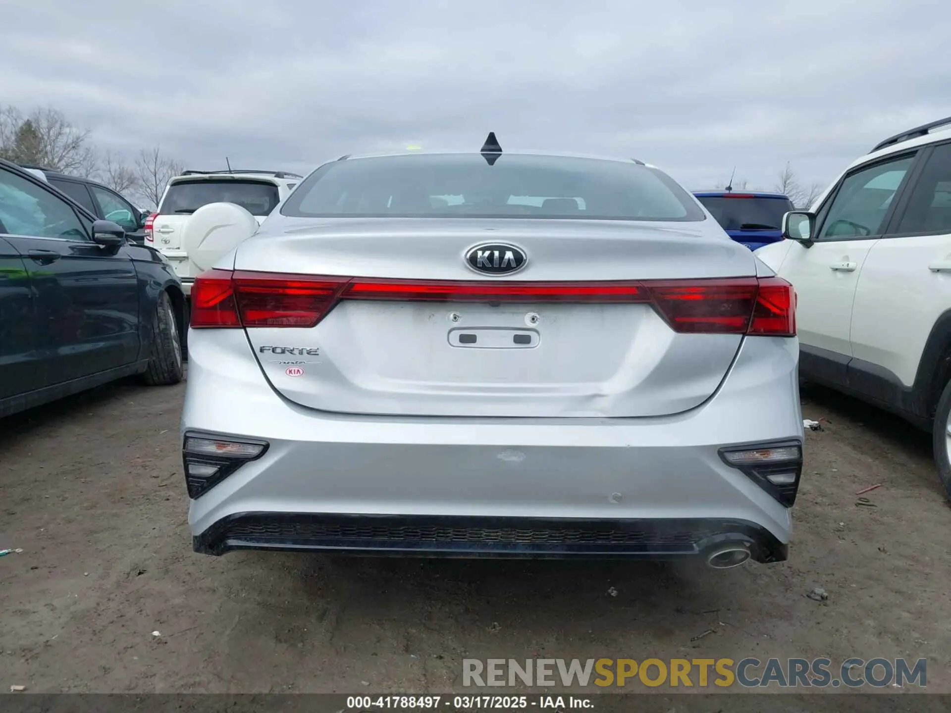 17 fotografías del automóvil dañado 3KPF24AD1LE224130 KIA FORTE 2020