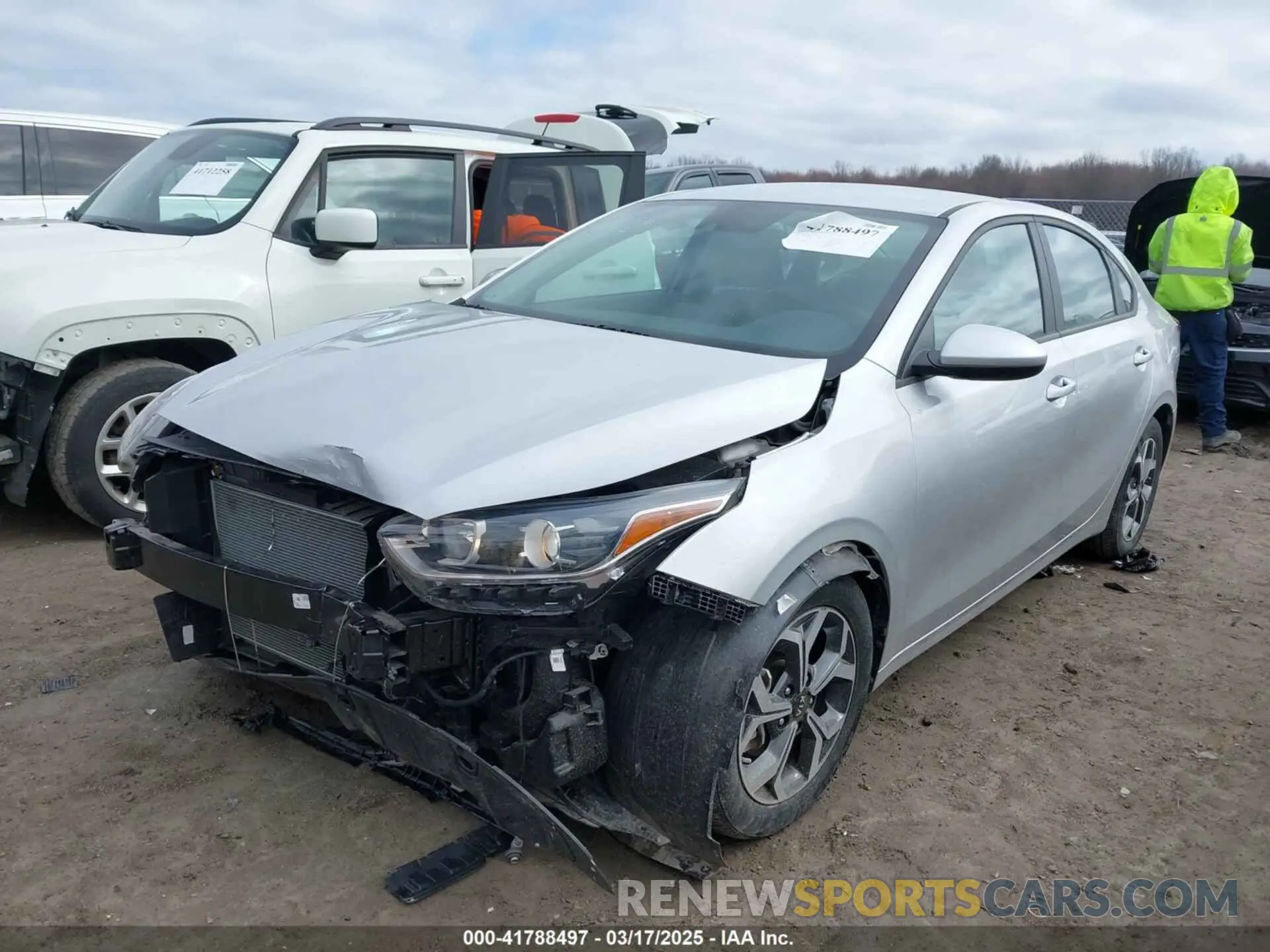 2 fotografías del automóvil dañado 3KPF24AD1LE224130 KIA FORTE 2020