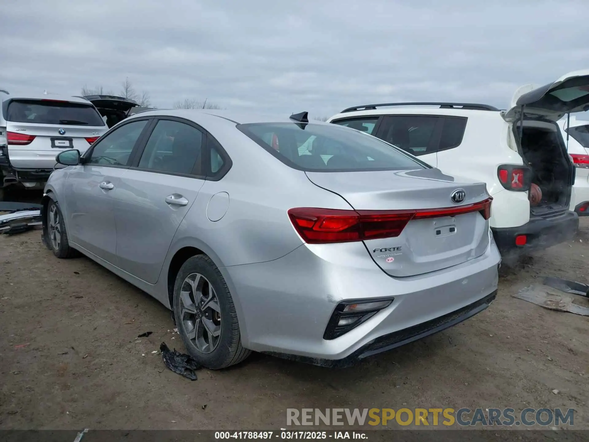 3 fotografías del automóvil dañado 3KPF24AD1LE224130 KIA FORTE 2020
