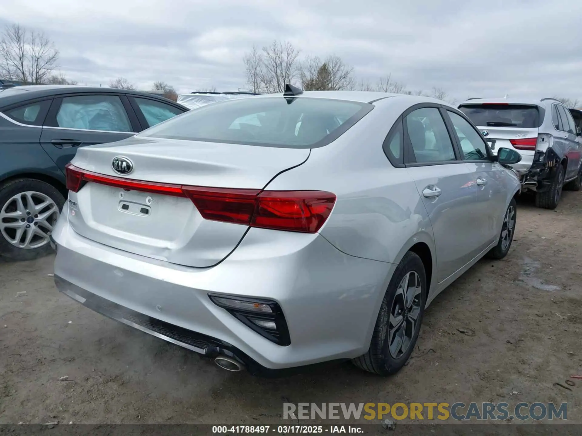 4 fotografías del automóvil dañado 3KPF24AD1LE224130 KIA FORTE 2020