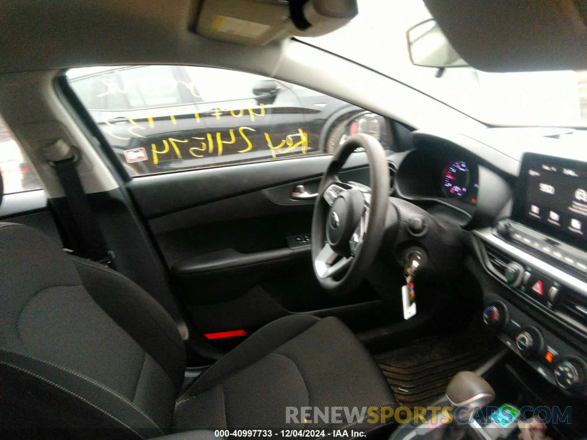 5 fotografías del automóvil dañado 3KPF24AD1LE241574 KIA FORTE 2020