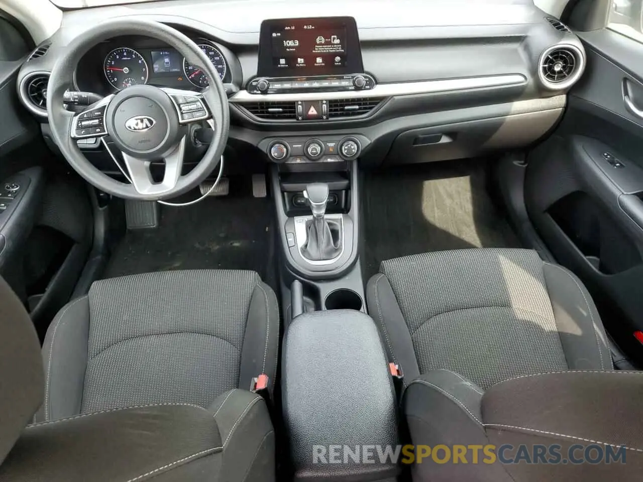 8 fotografías del automóvil dañado 3KPF24AD1LE251571 KIA FORTE 2020