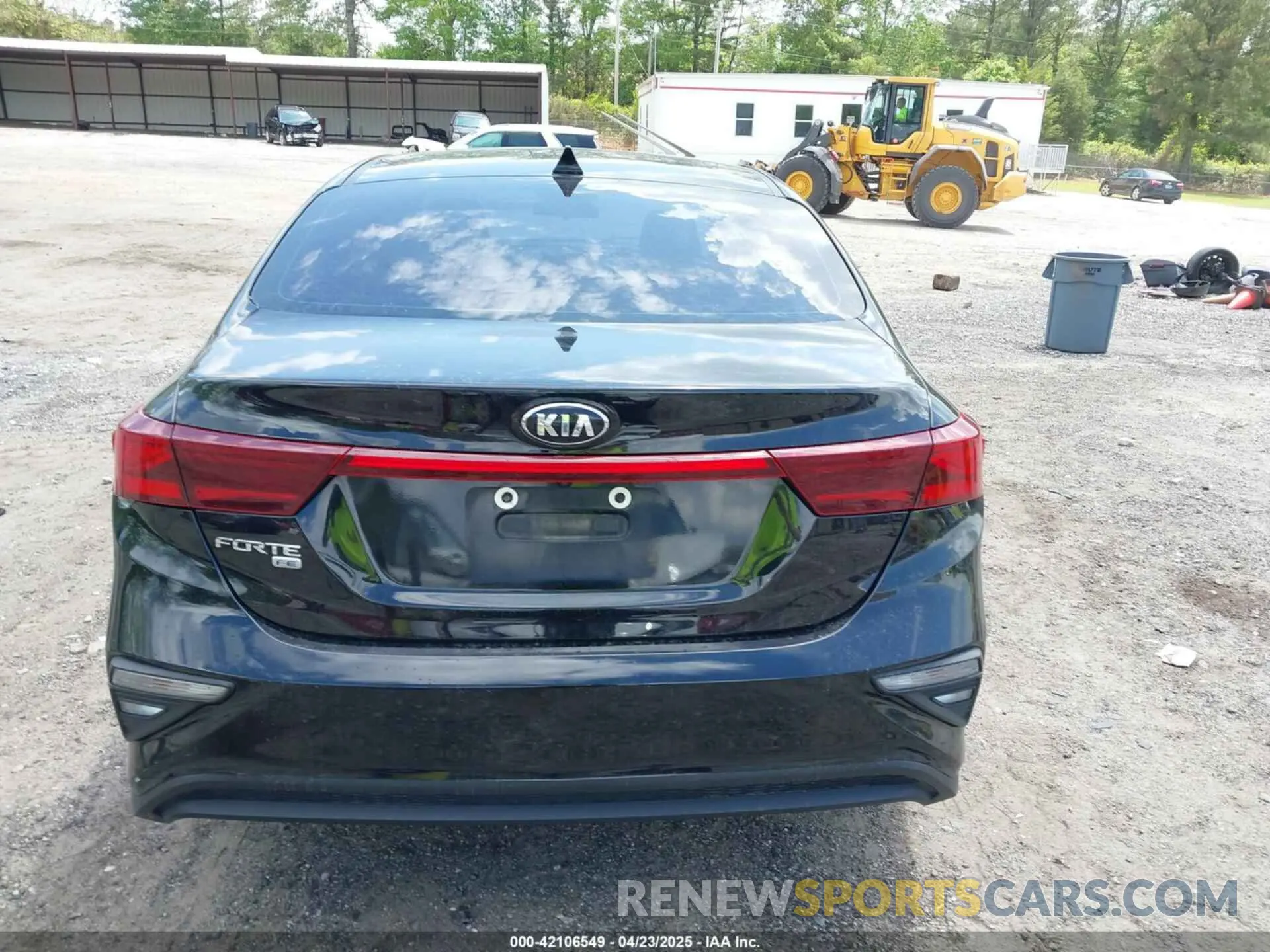 17 fotografías del automóvil dañado 3KPF24AD1LE257371 KIA FORTE 2020