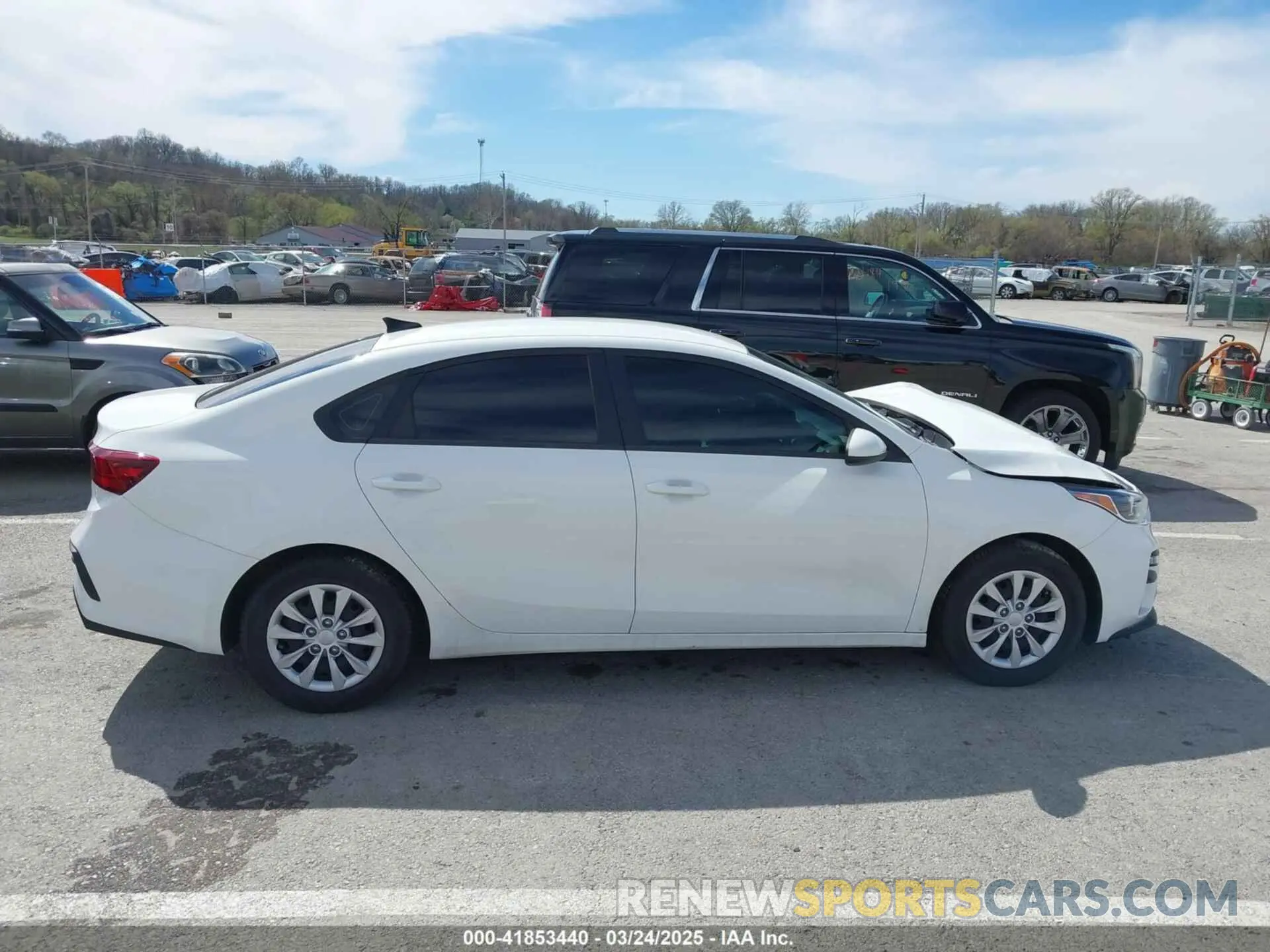13 fotografías del automóvil dañado 3KPF24AD1LE257404 KIA FORTE 2020