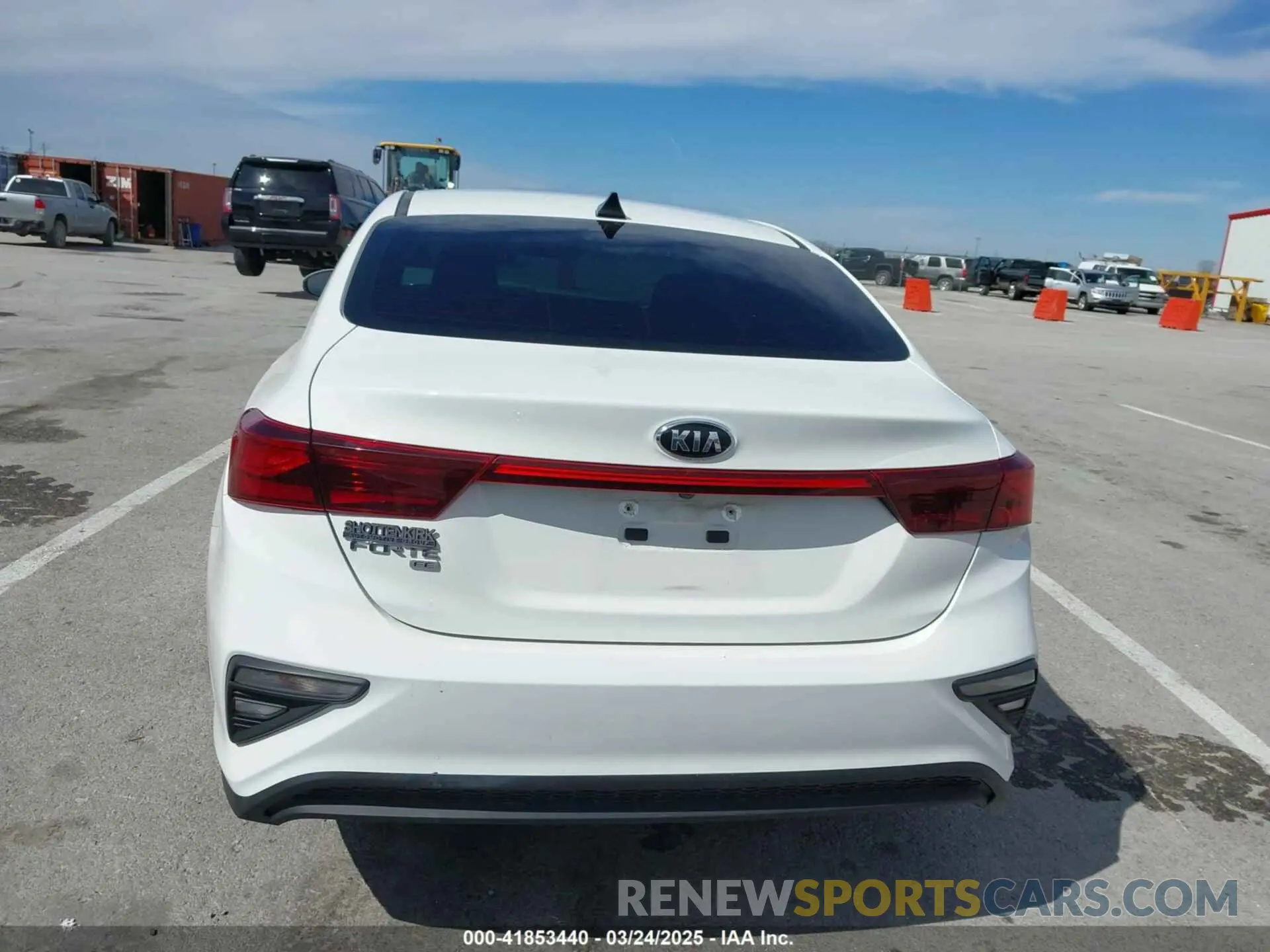 16 fotografías del automóvil dañado 3KPF24AD1LE257404 KIA FORTE 2020