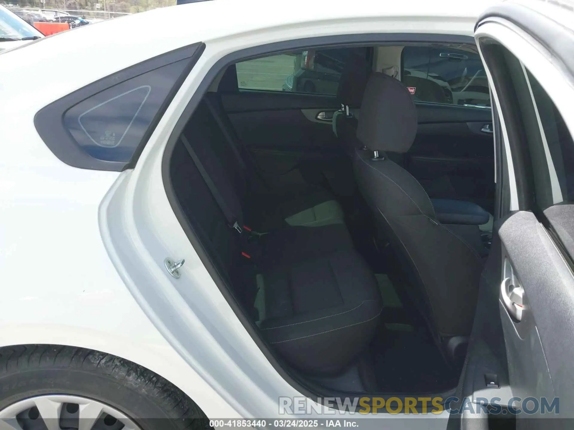 8 fotografías del automóvil dañado 3KPF24AD1LE257404 KIA FORTE 2020