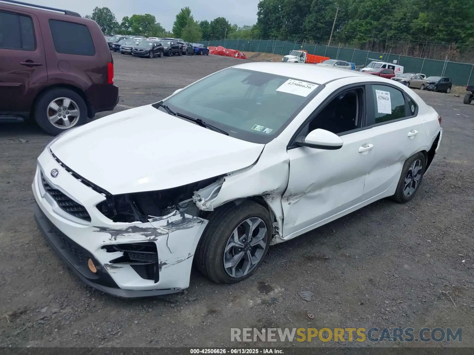 2 fotografías del automóvil dañado 3KPF24AD2LE143976 KIA FORTE 2020