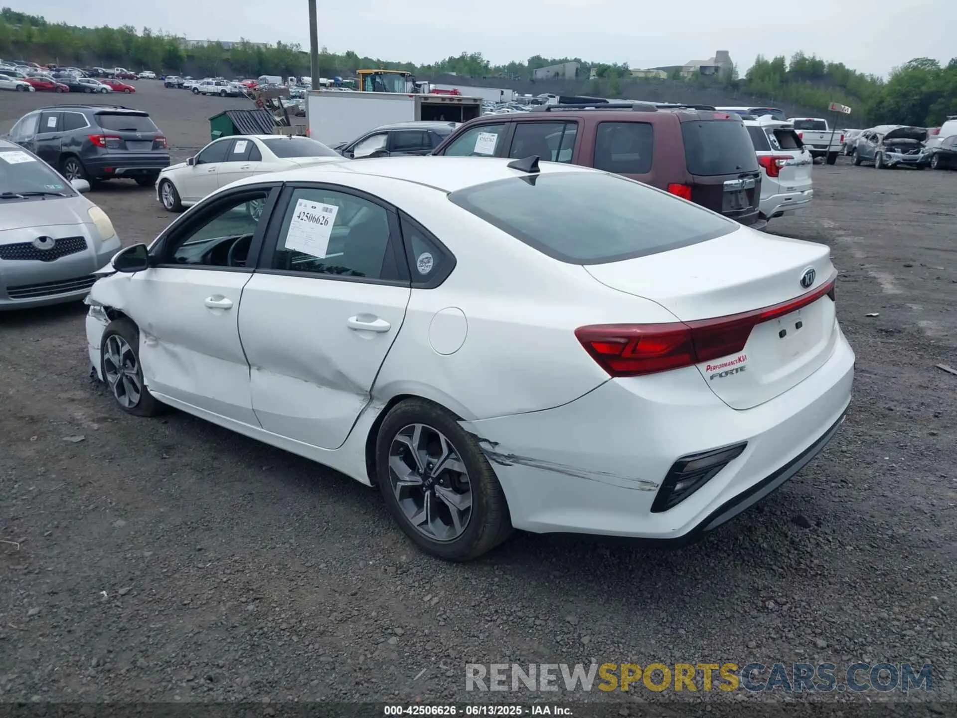 3 fotografías del automóvil dañado 3KPF24AD2LE143976 KIA FORTE 2020