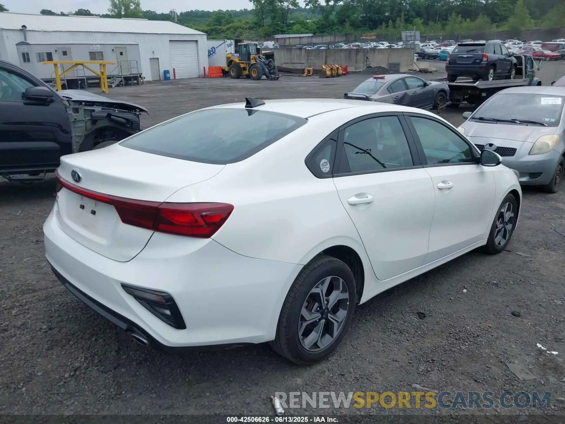 4 fotografías del automóvil dañado 3KPF24AD2LE143976 KIA FORTE 2020