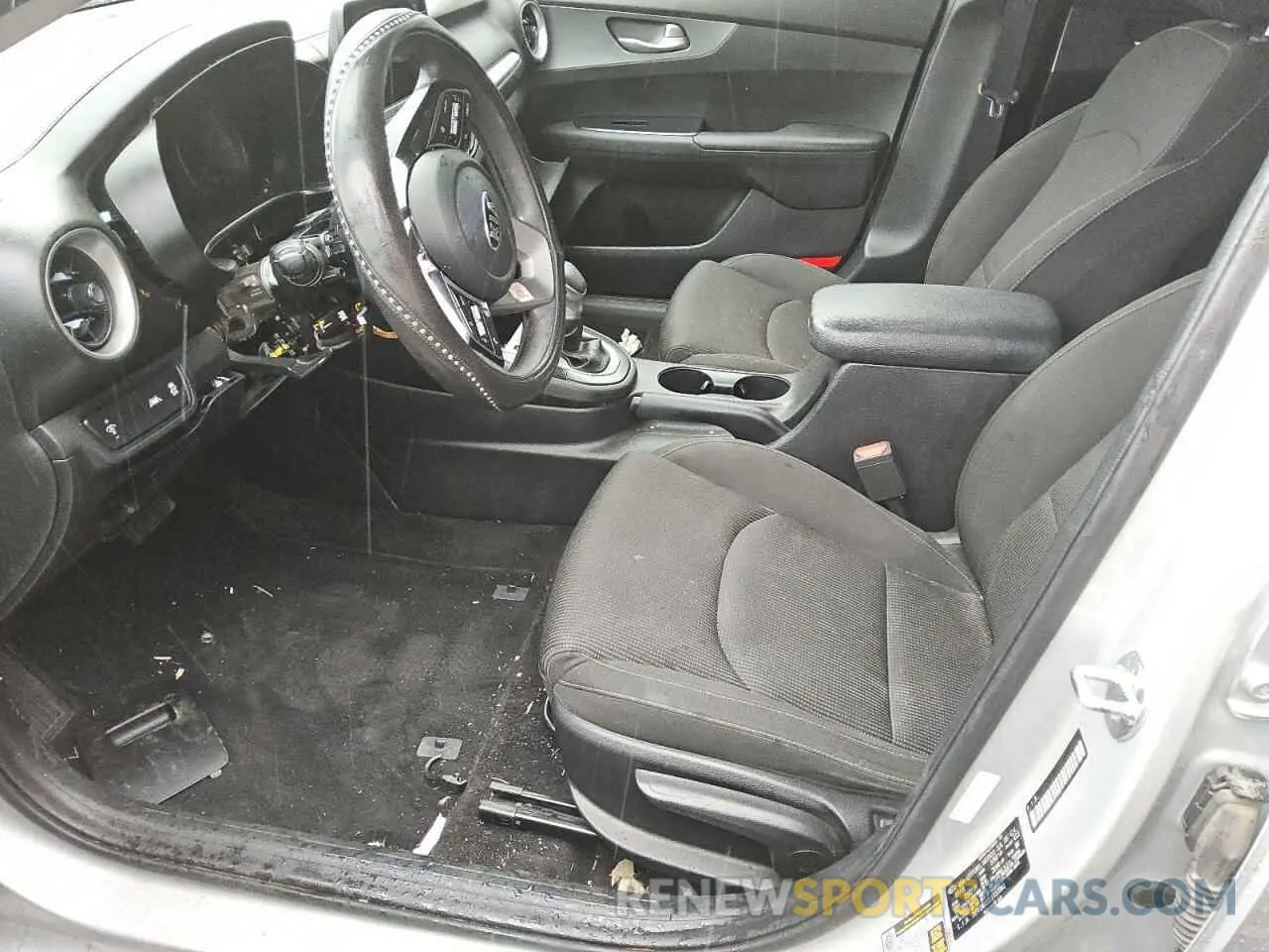 7 fotografías del automóvil dañado 3KPF24AD2LE151043 KIA FORTE 2020