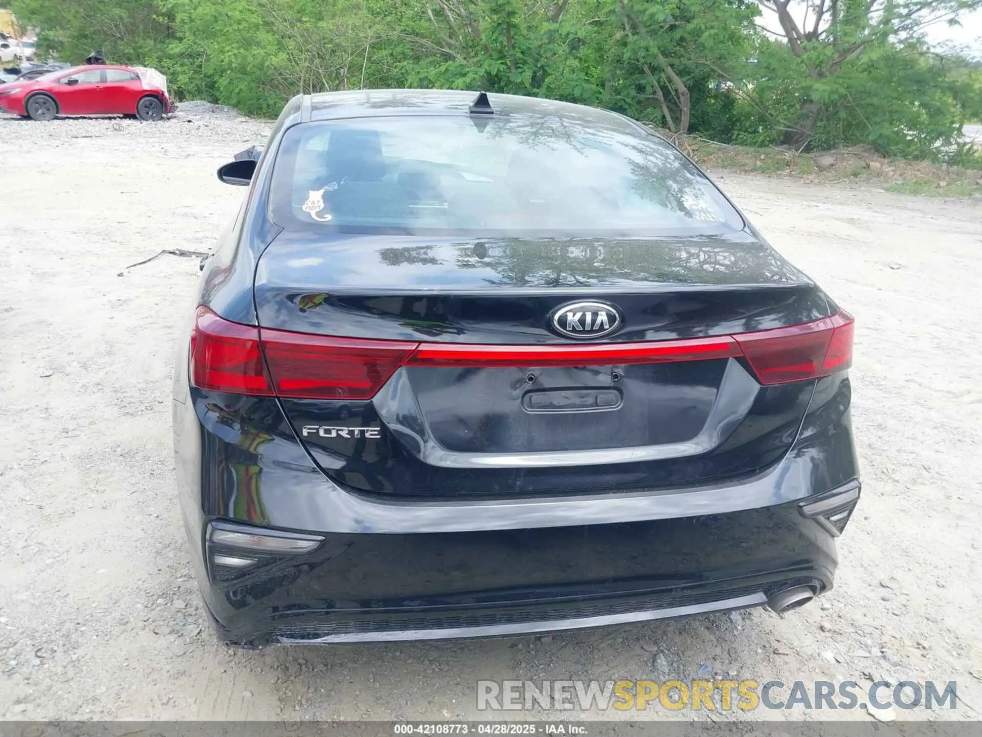 16 fotografías del automóvil dañado 3KPF24AD2LE170966 KIA FORTE 2020