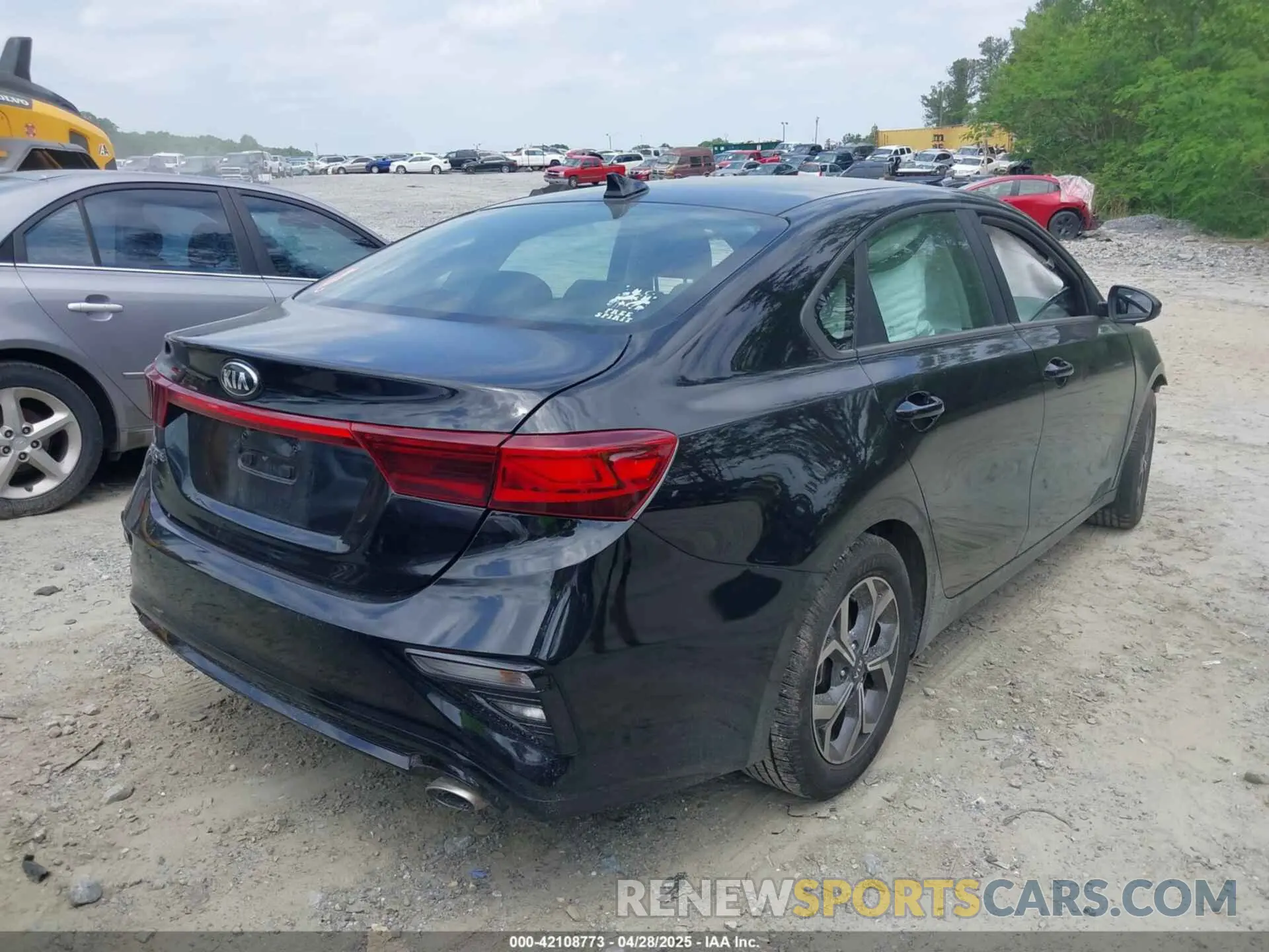 4 fotografías del automóvil dañado 3KPF24AD2LE170966 KIA FORTE 2020