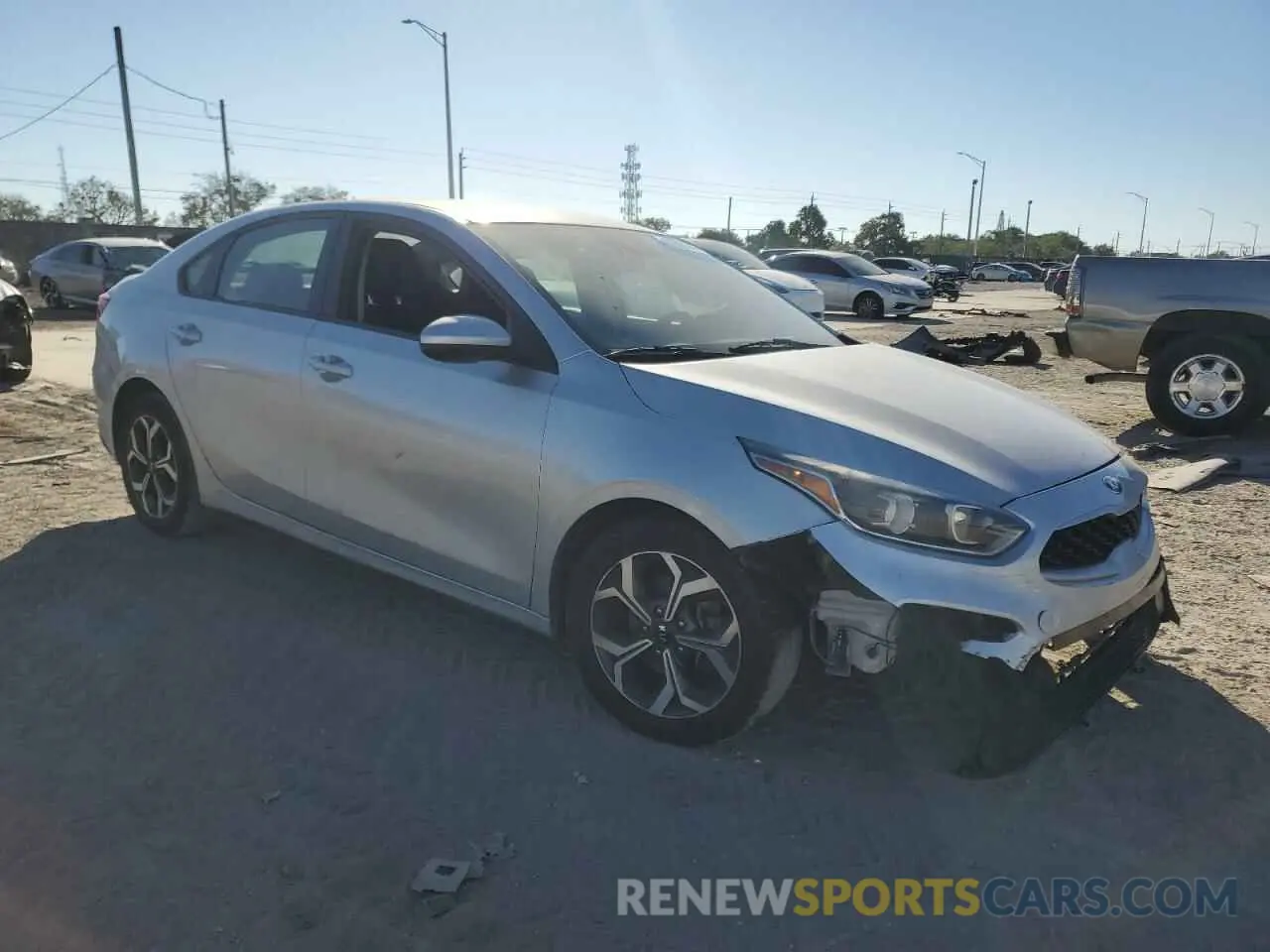 4 fotografías del automóvil dañado 3KPF24AD2LE182583 KIA FORTE 2020