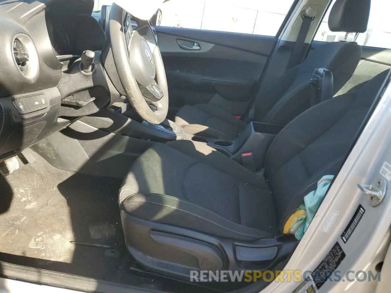 7 fotografías del automóvil dañado 3KPF24AD2LE182583 KIA FORTE 2020