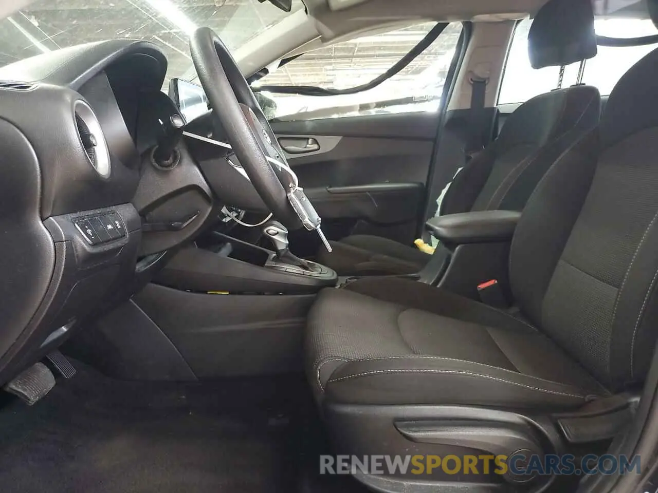 7 fotografías del automóvil dañado 3KPF24AD2LE201052 KIA FORTE 2020