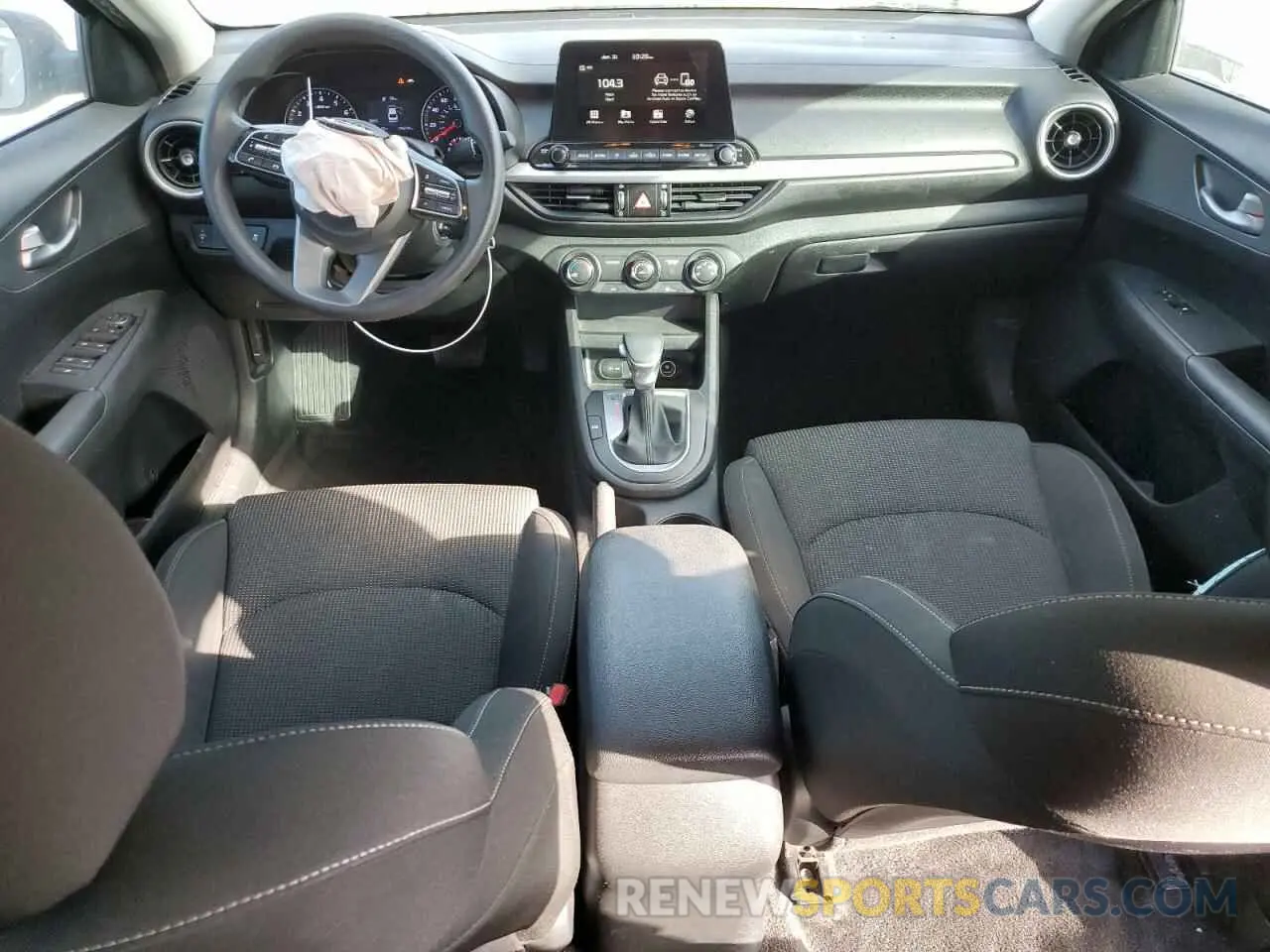 8 fotografías del automóvil dañado 3KPF24AD2LE244841 KIA FORTE 2020