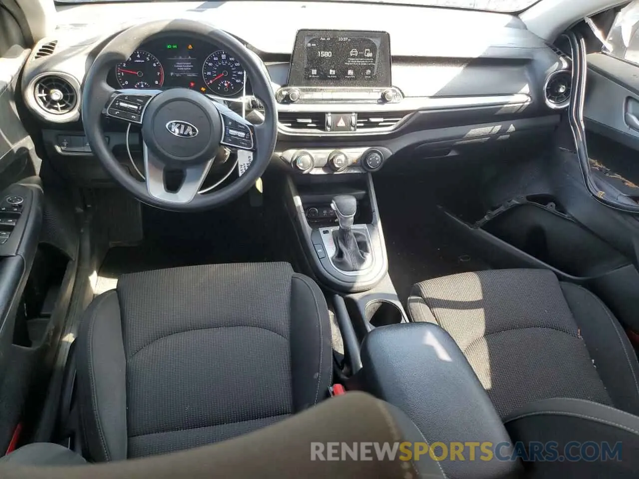 8 fotografías del automóvil dañado 3KPF24AD3LE147857 KIA FORTE 2020