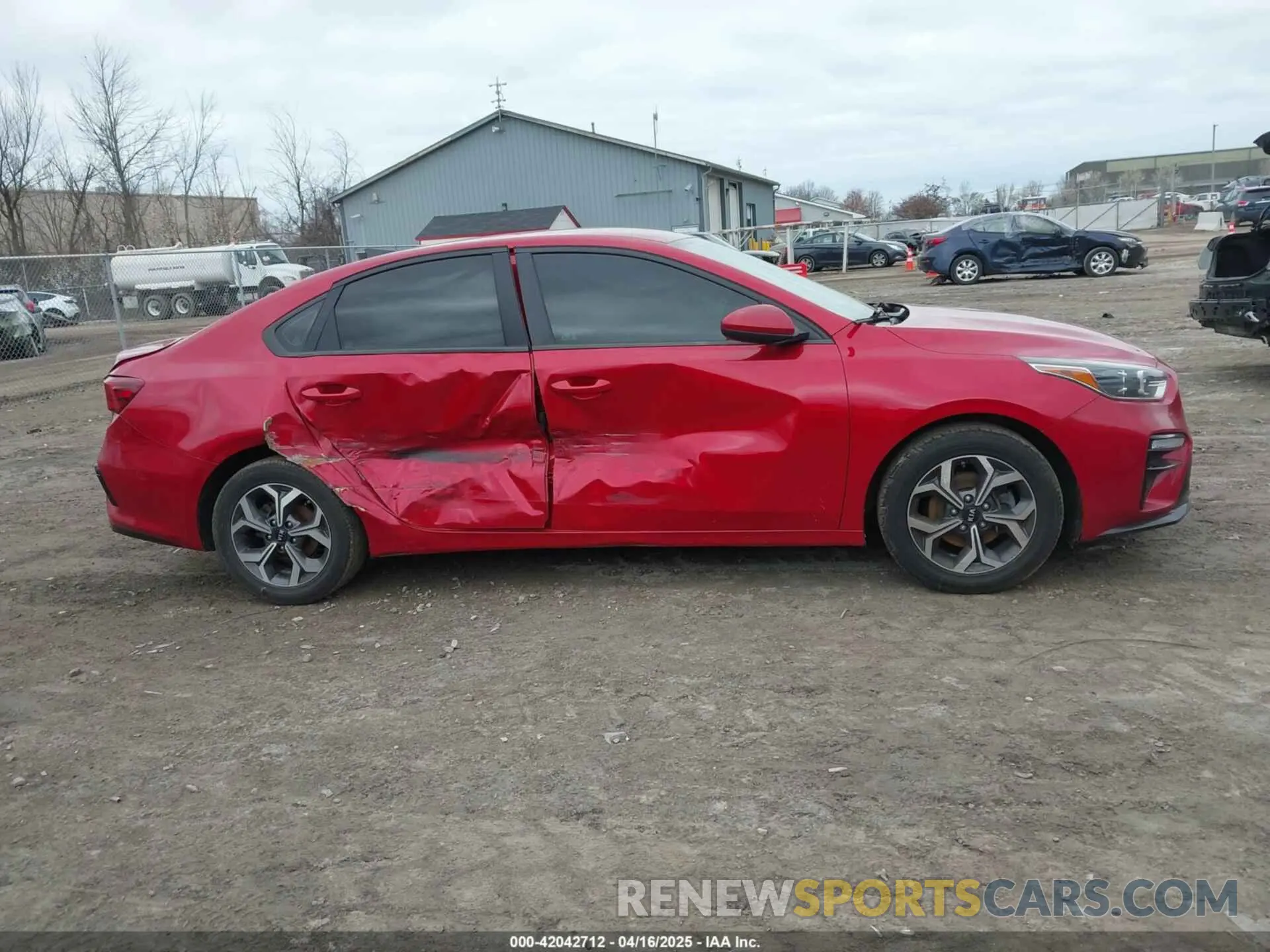 13 fotografías del automóvil dañado 3KPF24AD3LE166800 KIA FORTE 2020