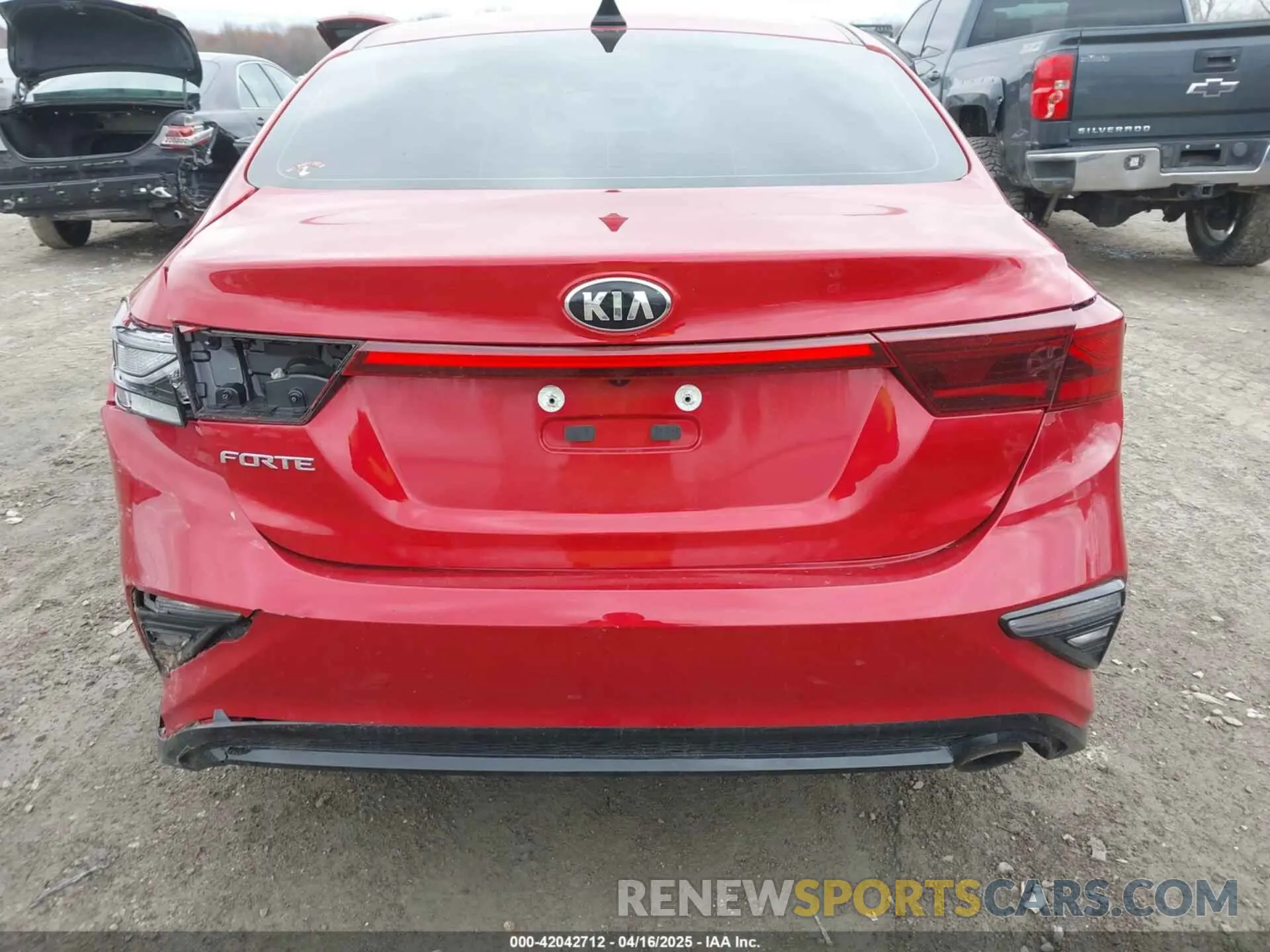 16 fotografías del automóvil dañado 3KPF24AD3LE166800 KIA FORTE 2020