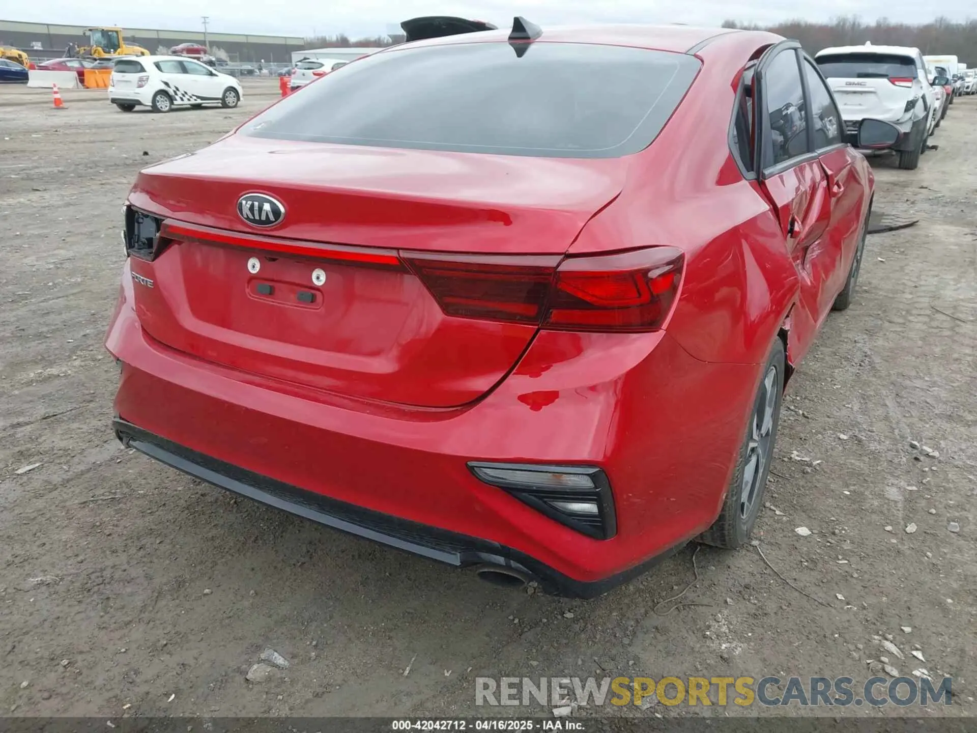 4 fotografías del automóvil dañado 3KPF24AD3LE166800 KIA FORTE 2020