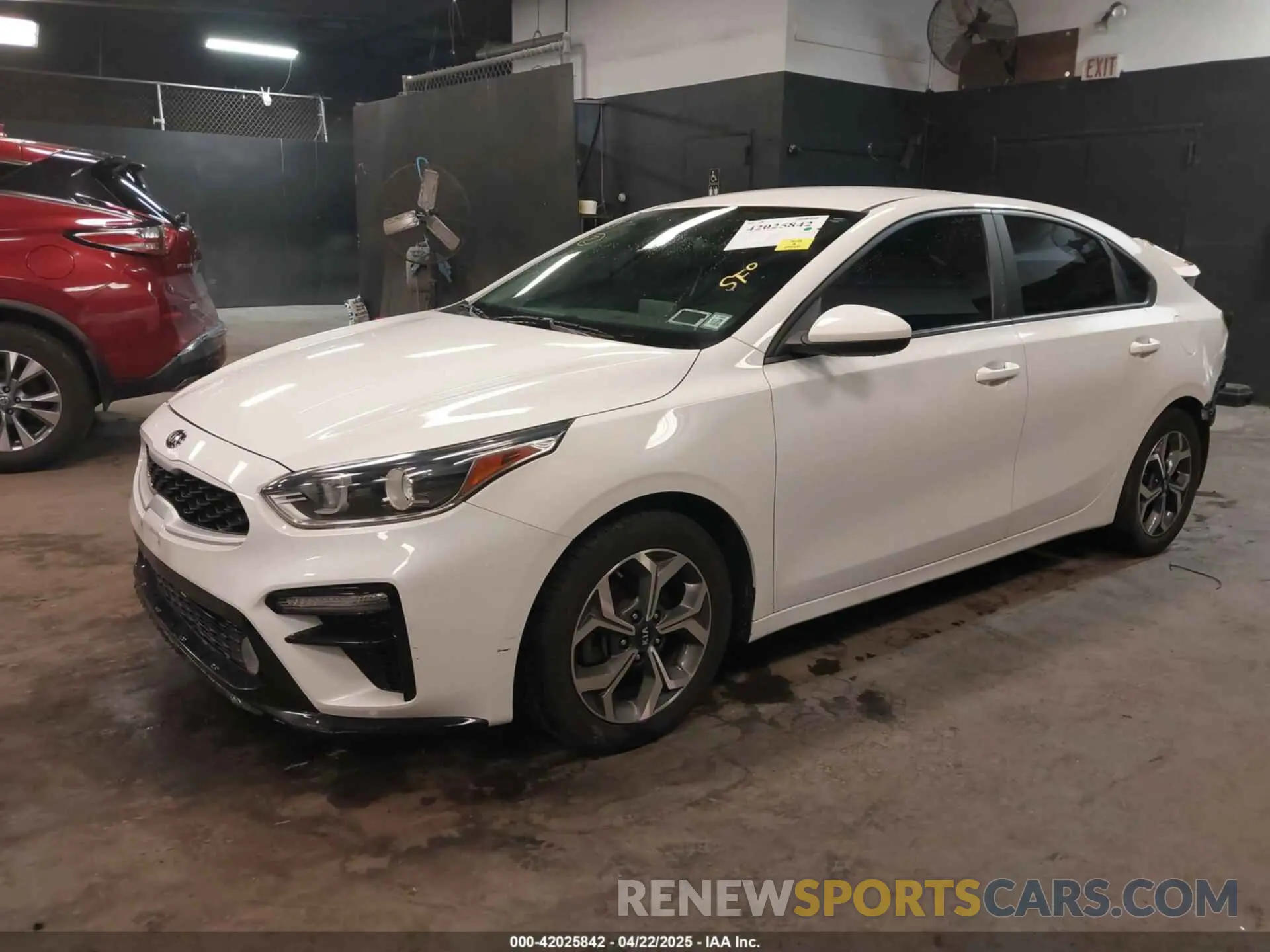 2 fotografías del automóvil dañado 3KPF24AD3LE174606 KIA FORTE 2020
