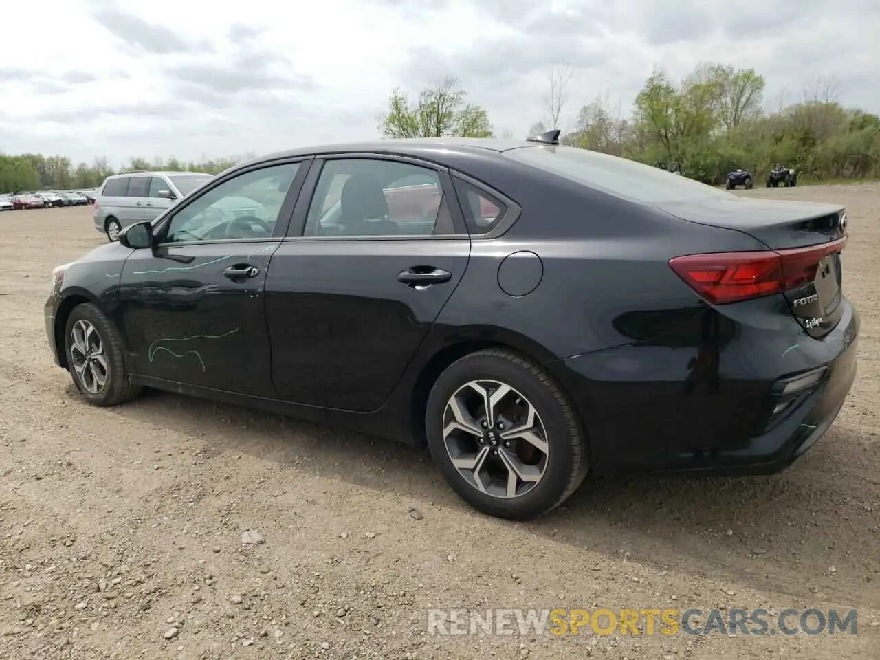 2 fotografías del automóvil dañado 3KPF24AD3LE176775 KIA FORTE 2020
