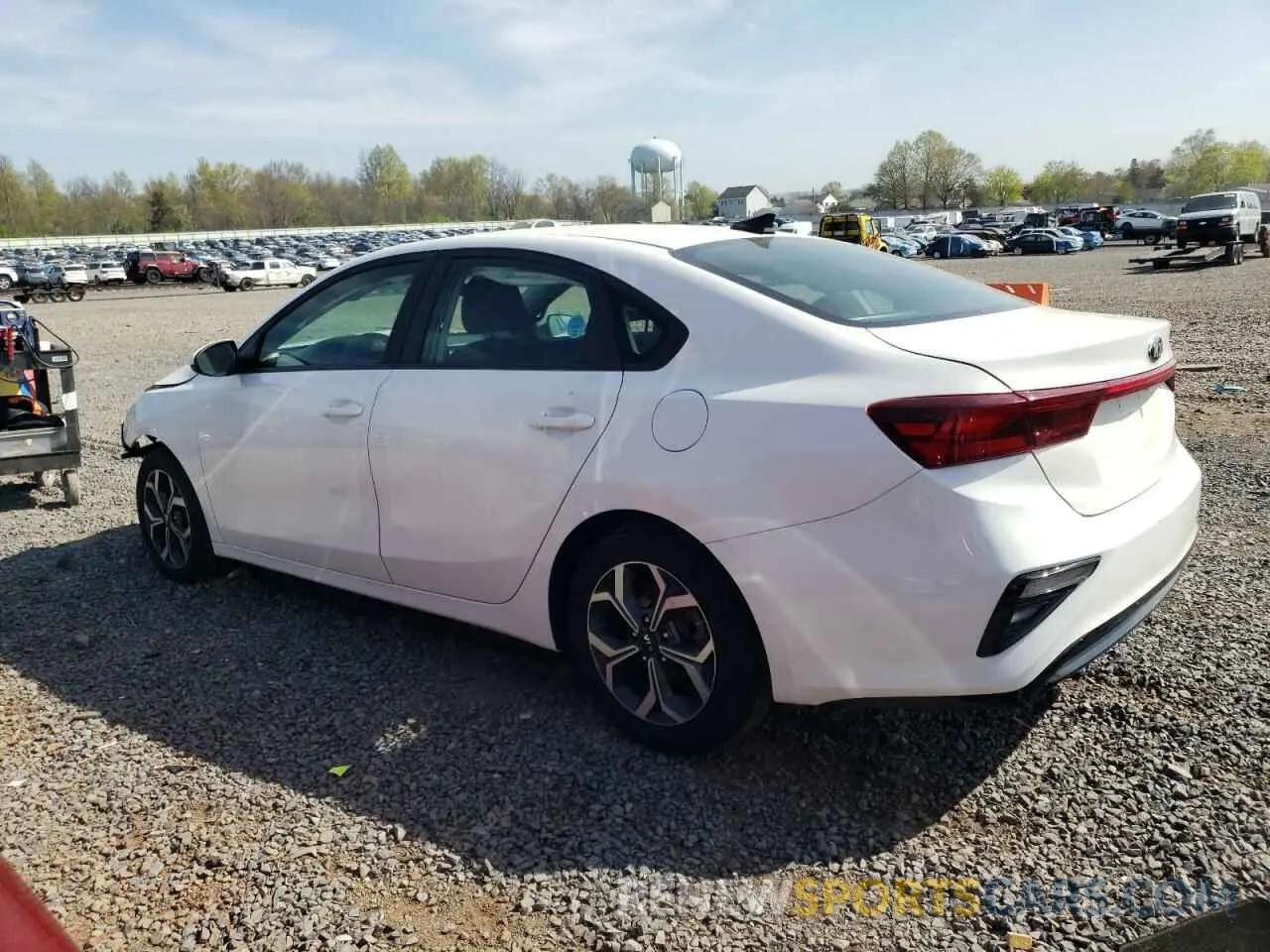 2 fotografías del automóvil dañado 3KPF24AD3LE184729 KIA FORTE 2020
