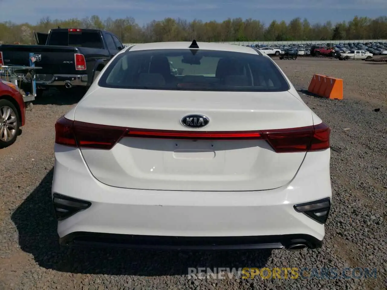 6 fotografías del automóvil dañado 3KPF24AD3LE184729 KIA FORTE 2020