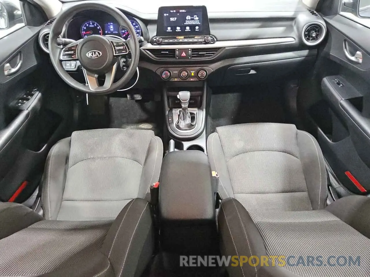 8 fotografías del automóvil dañado 3KPF24AD3LE192233 KIA FORTE 2020