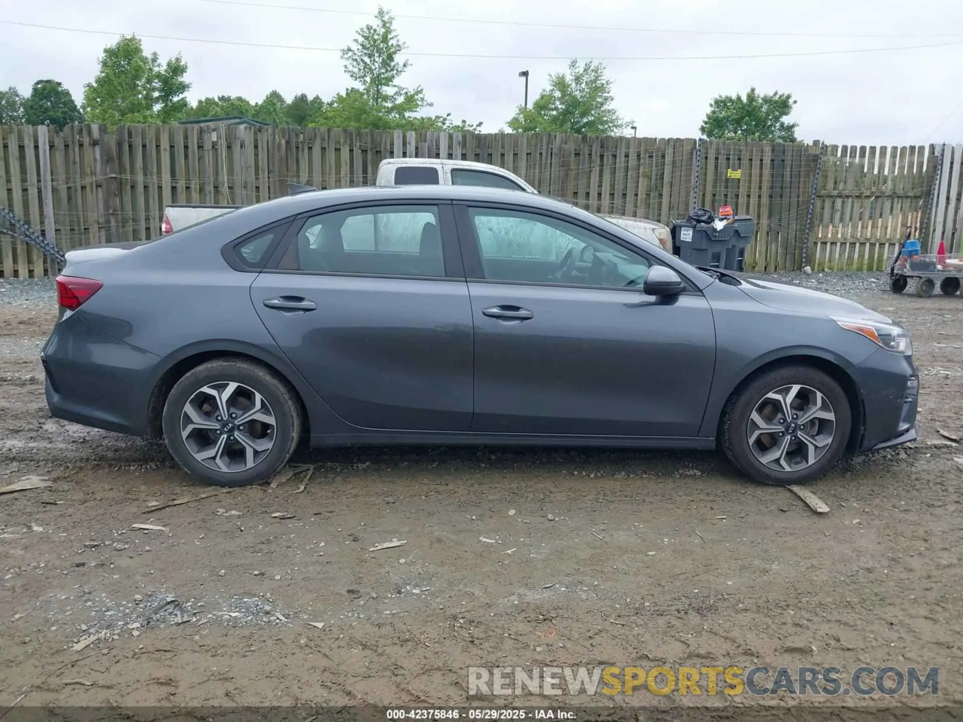 13 fotografías del automóvil dañado 3KPF24AD3LE194807 KIA FORTE 2020