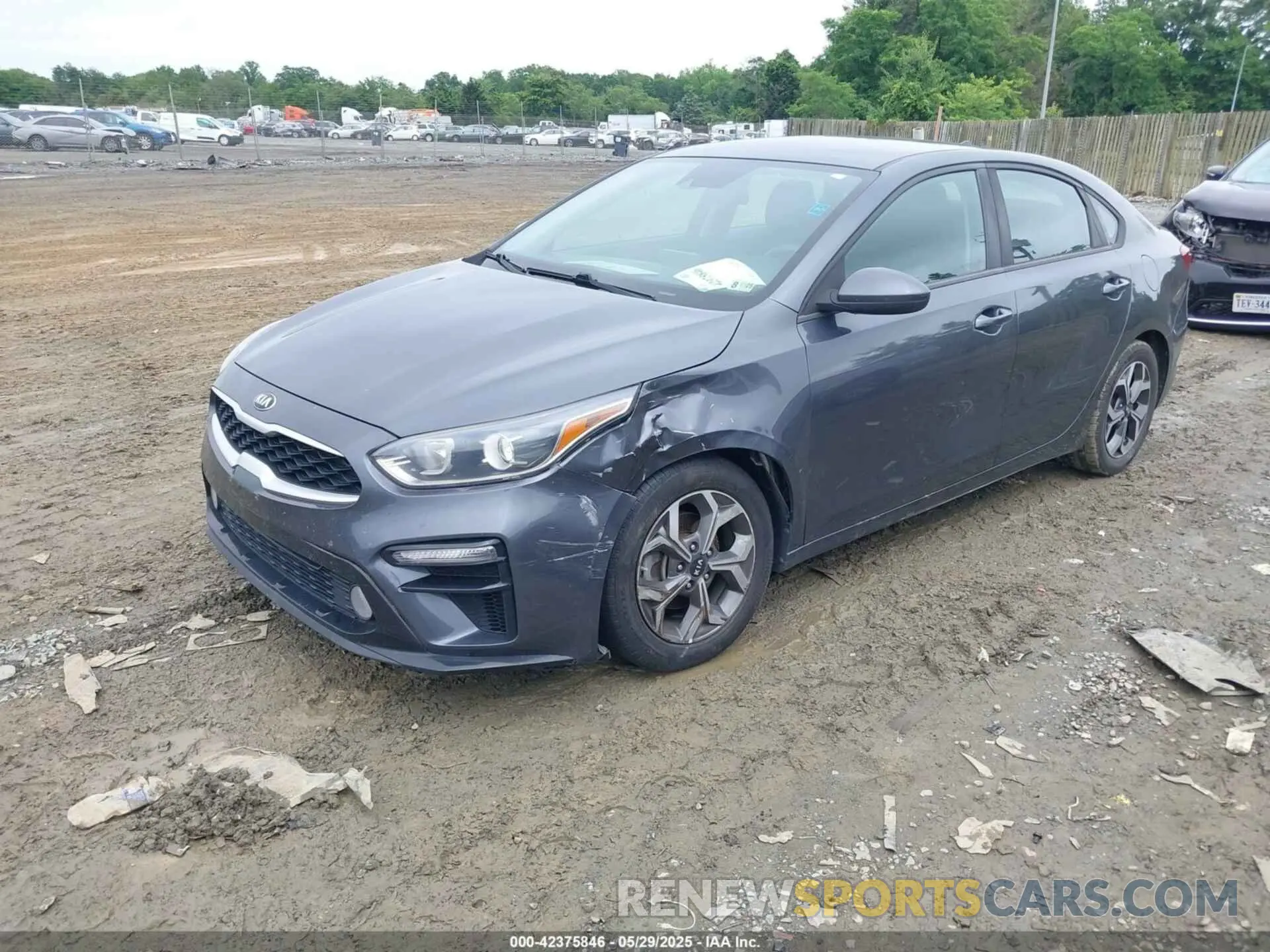 2 fotografías del automóvil dañado 3KPF24AD3LE194807 KIA FORTE 2020