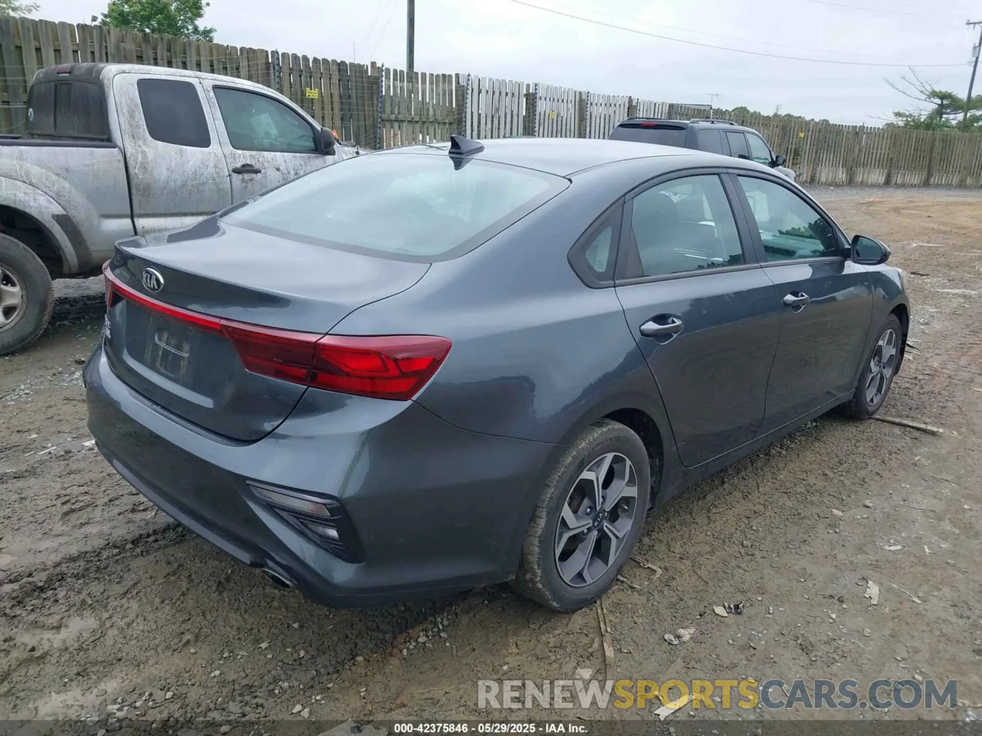 4 fotografías del automóvil dañado 3KPF24AD3LE194807 KIA FORTE 2020