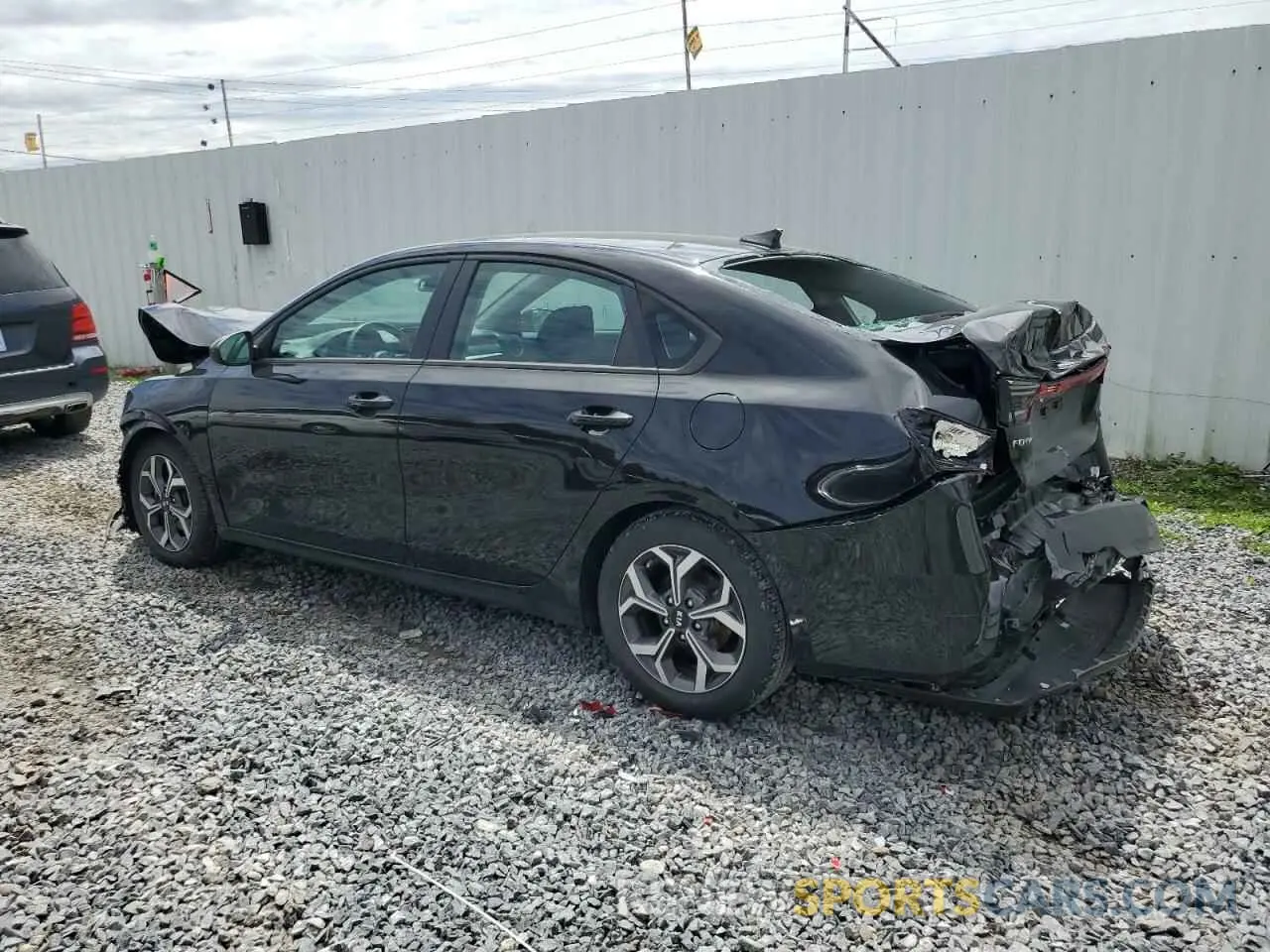 2 fotografías del automóvil dañado 3KPF24AD3LE195763 KIA FORTE 2020