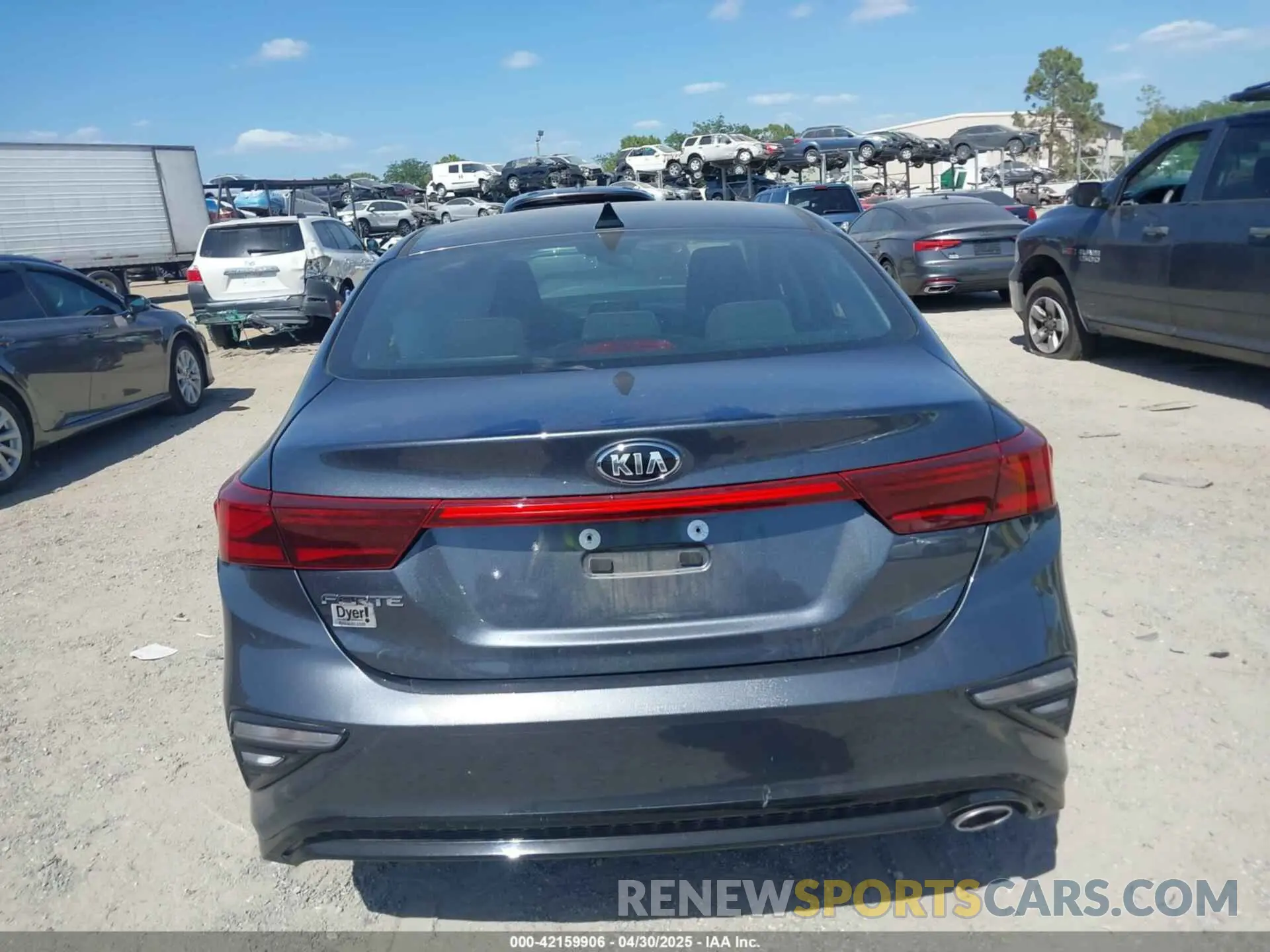 17 fotografías del automóvil dañado 3KPF24AD3LE216854 KIA FORTE 2020